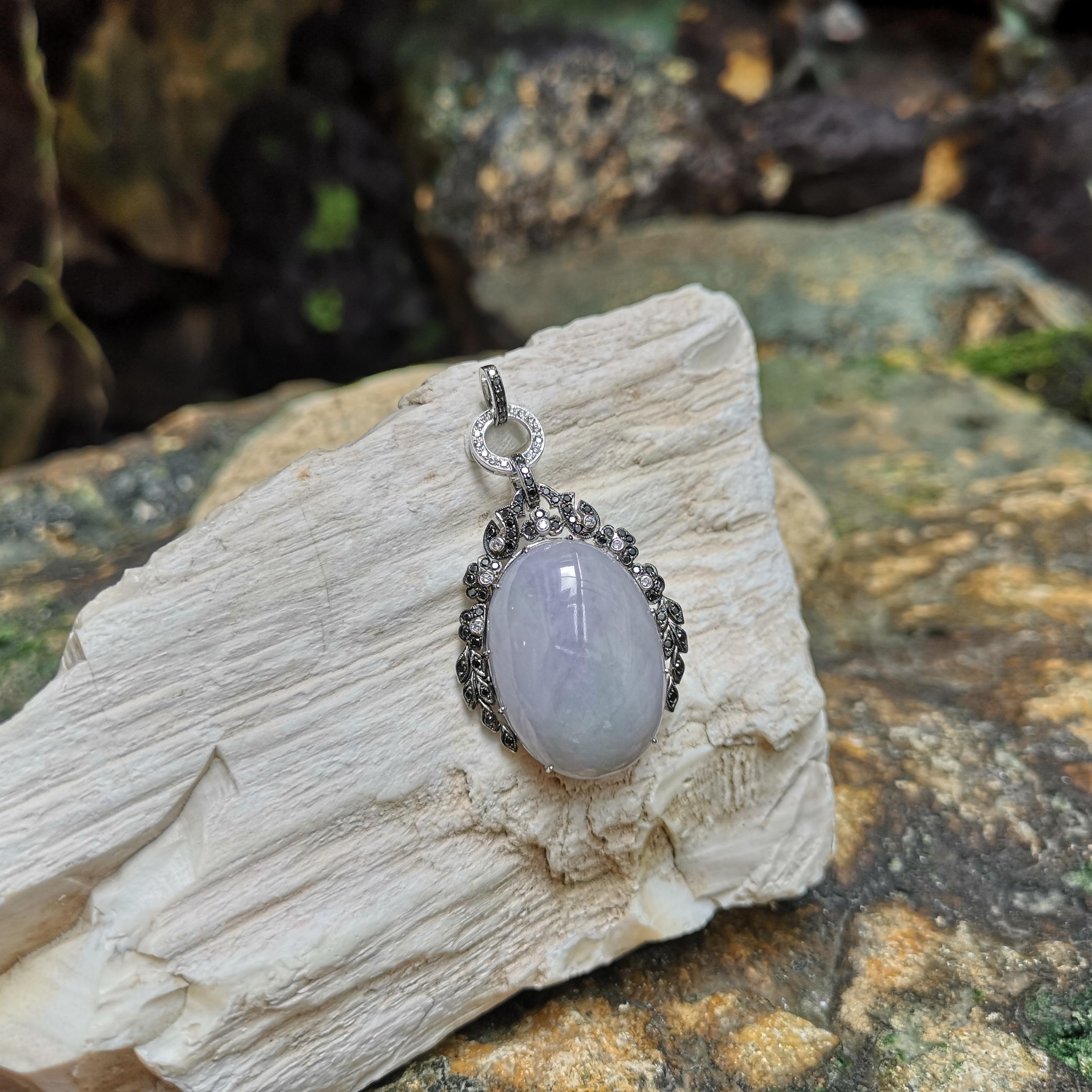 Jade with Black Diamond and Diamond Pendant/ Brooch Set in 18 Karat White Gold In New Condition For Sale In Bangkok, TH