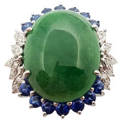 Bague en or blanc 14 carats sertie d'un jade, de saphirs bleus et de diamants