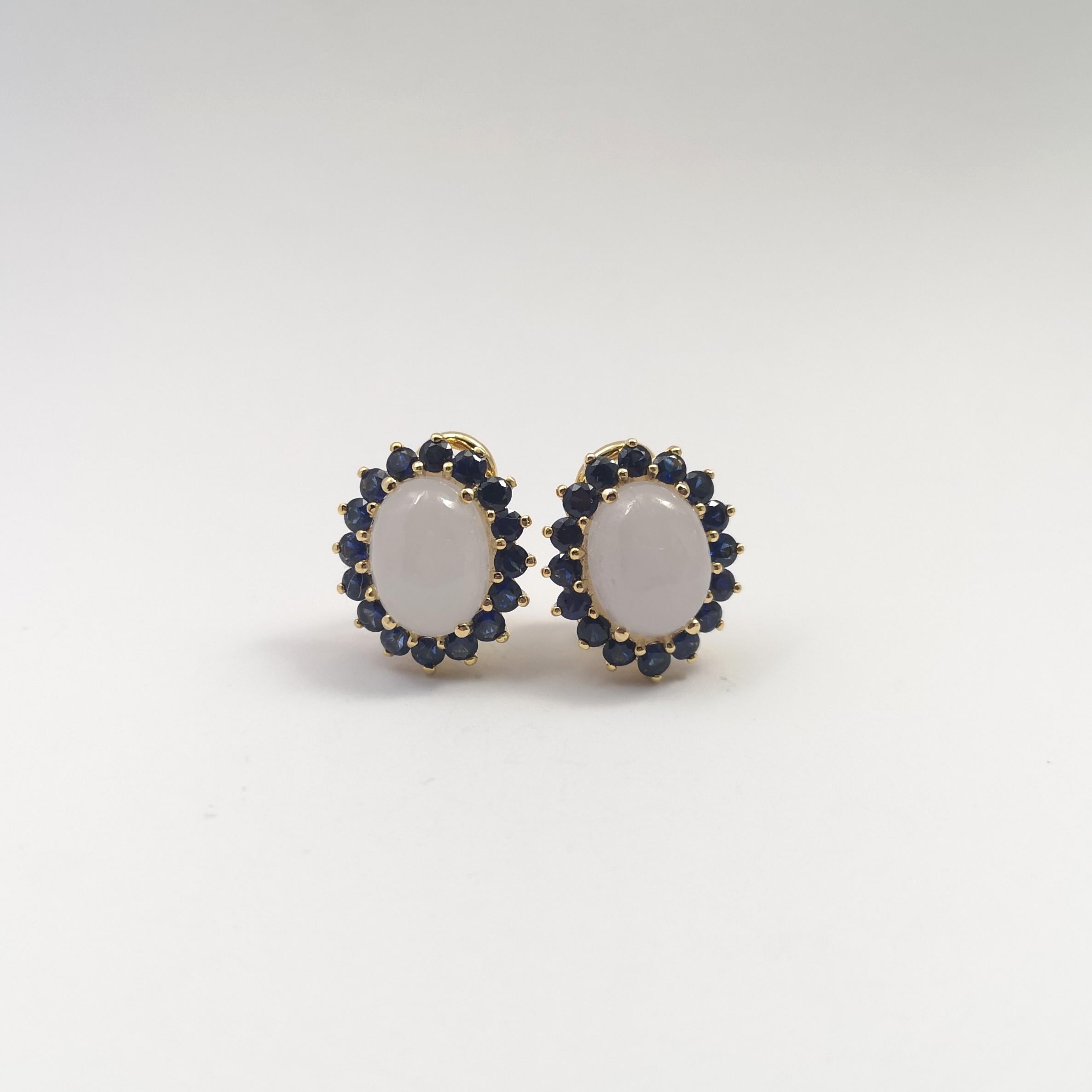Donna Orecchini di giada con zaffiro blu con montatura in oro 14K in vendita