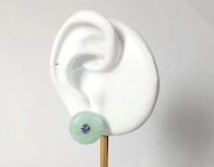 Ohrringe aus Jade mit blauem Saphir in 18K Goldfassungen gefasst