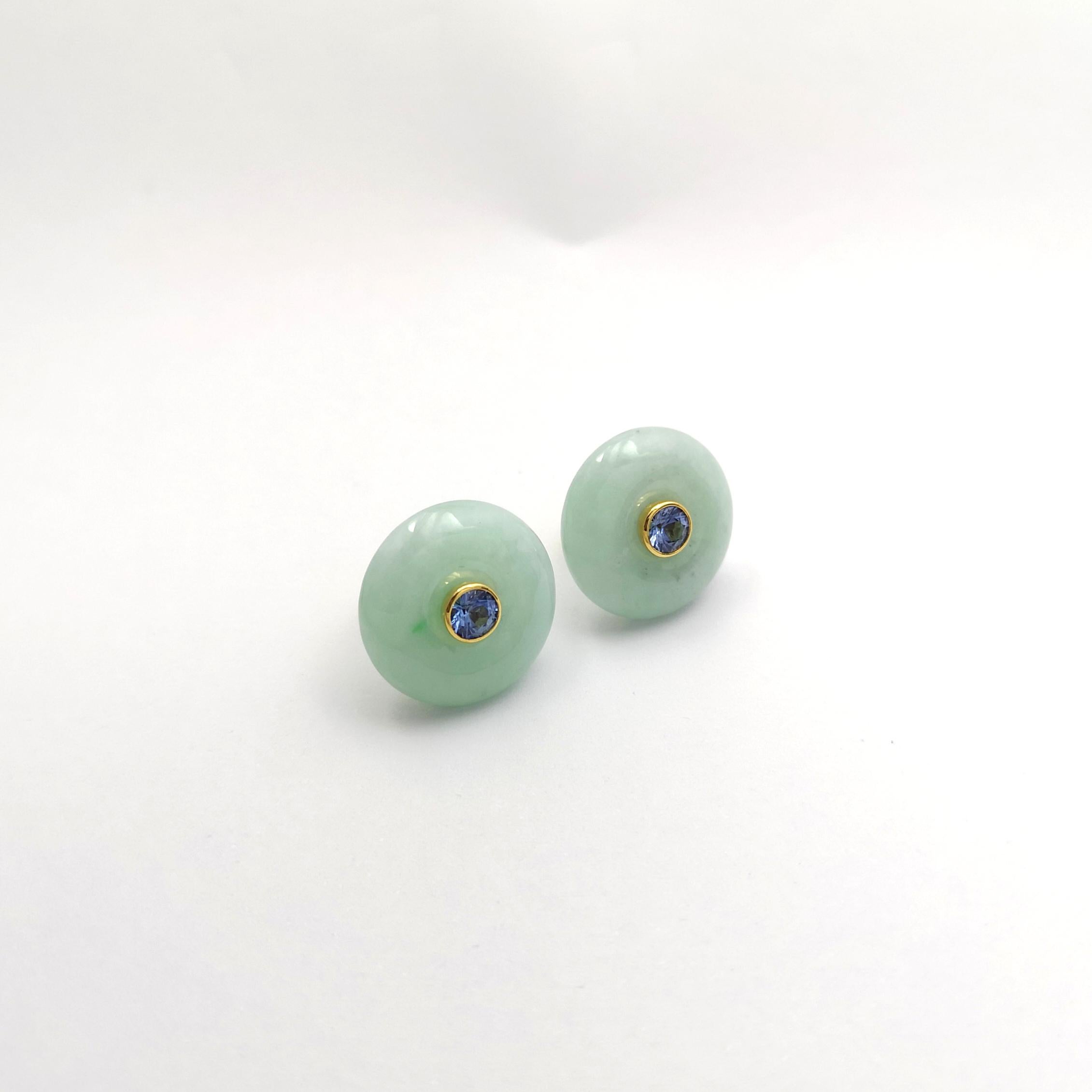 Pendientes de Jade con Zafiro Azul engastados en Oro de 18K en Nuevo estado para la venta en Bangkok, TH