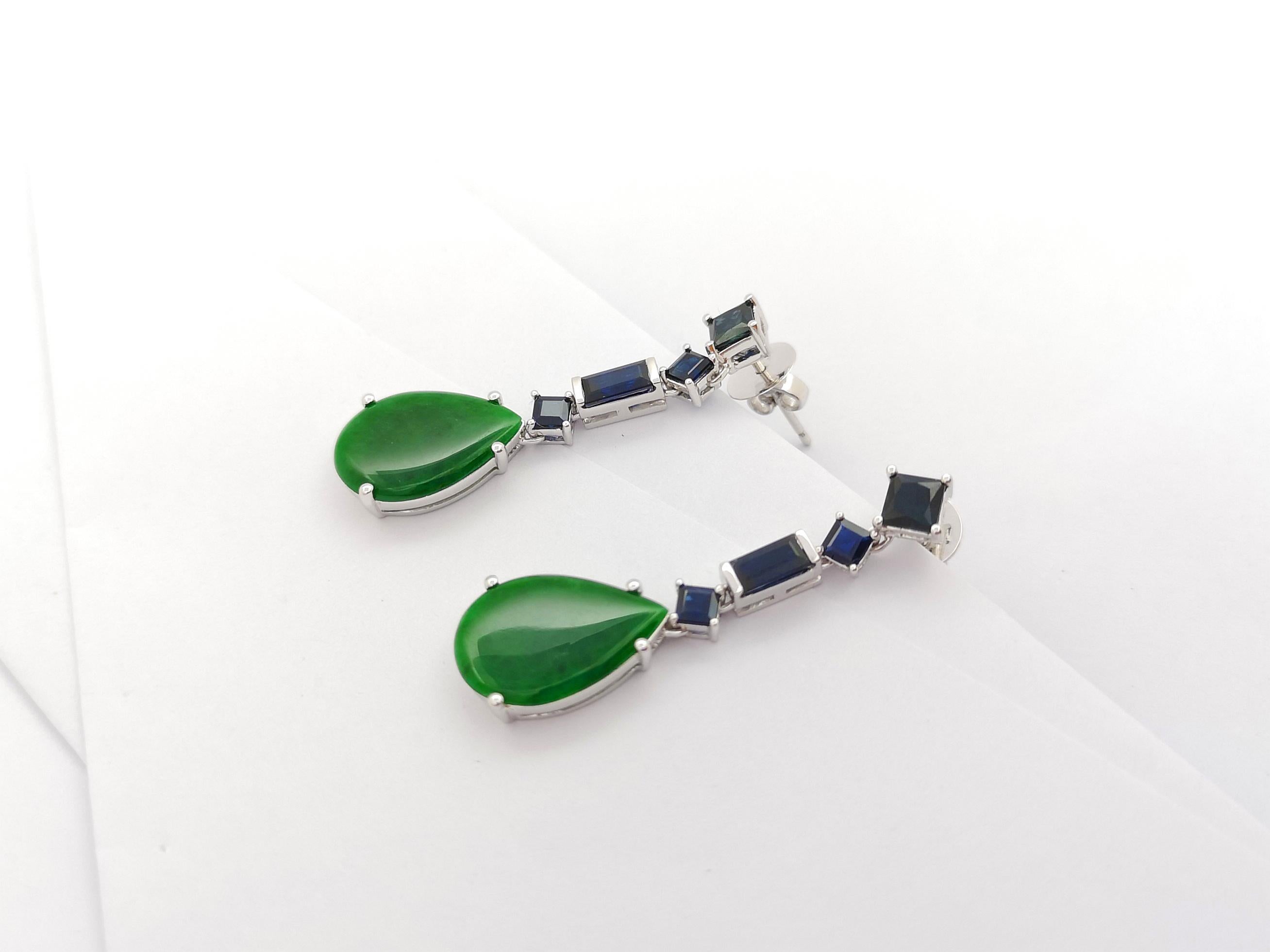 Jade with Blue Sapphire Earrings set in 18K White Gold Settings In New Condition For Sale In Bangkok, TH
