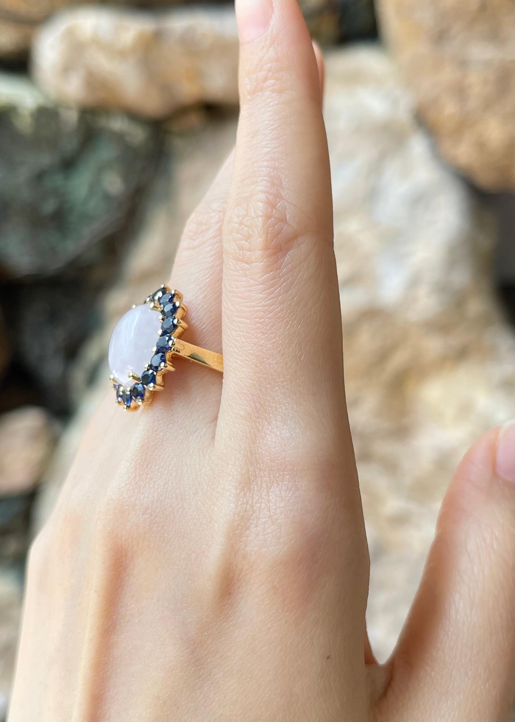 Jade mit blauem Saphir Ring in 14K Goldfassungen gefasst im Zustand „Neu“ im Angebot in Bangkok, TH