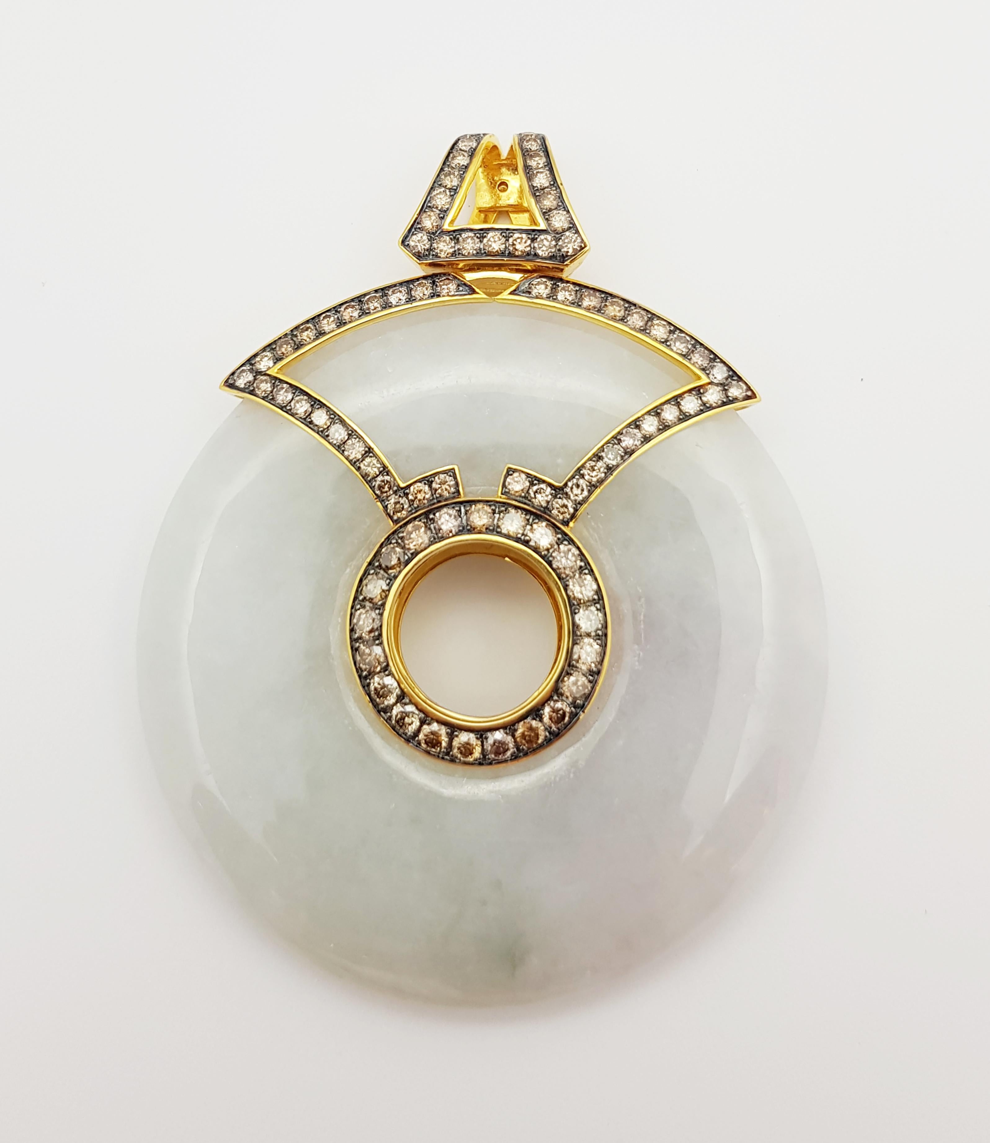 Taglio brillante Ciondolo di giada con diamante marrone incastonato in oro 18 carati in vendita