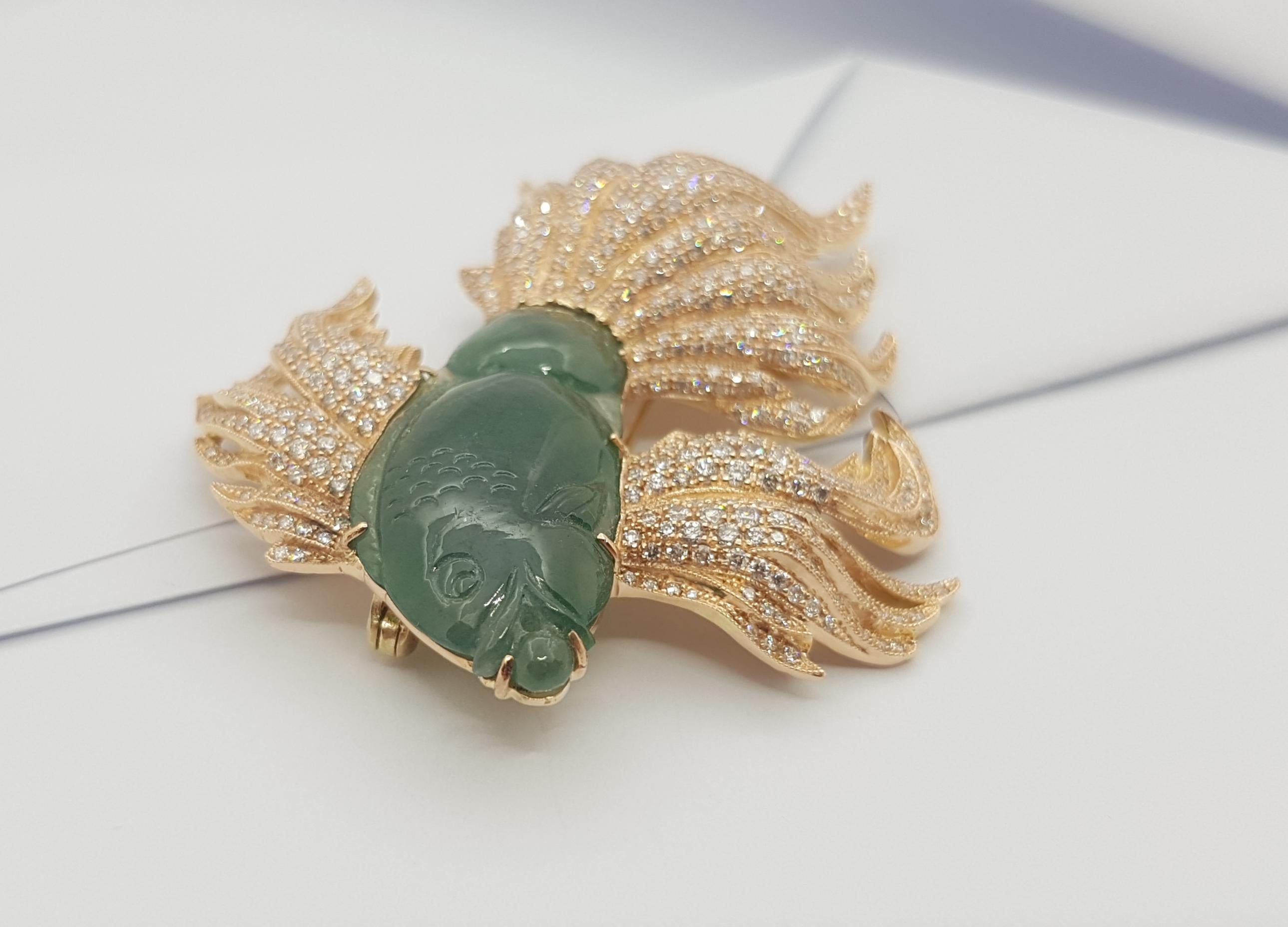 Jade with Brown Diamond Siamese Fighting Fish Brooch in 18 Karat Gold Settings In New Condition For Sale In Bangkok, TH