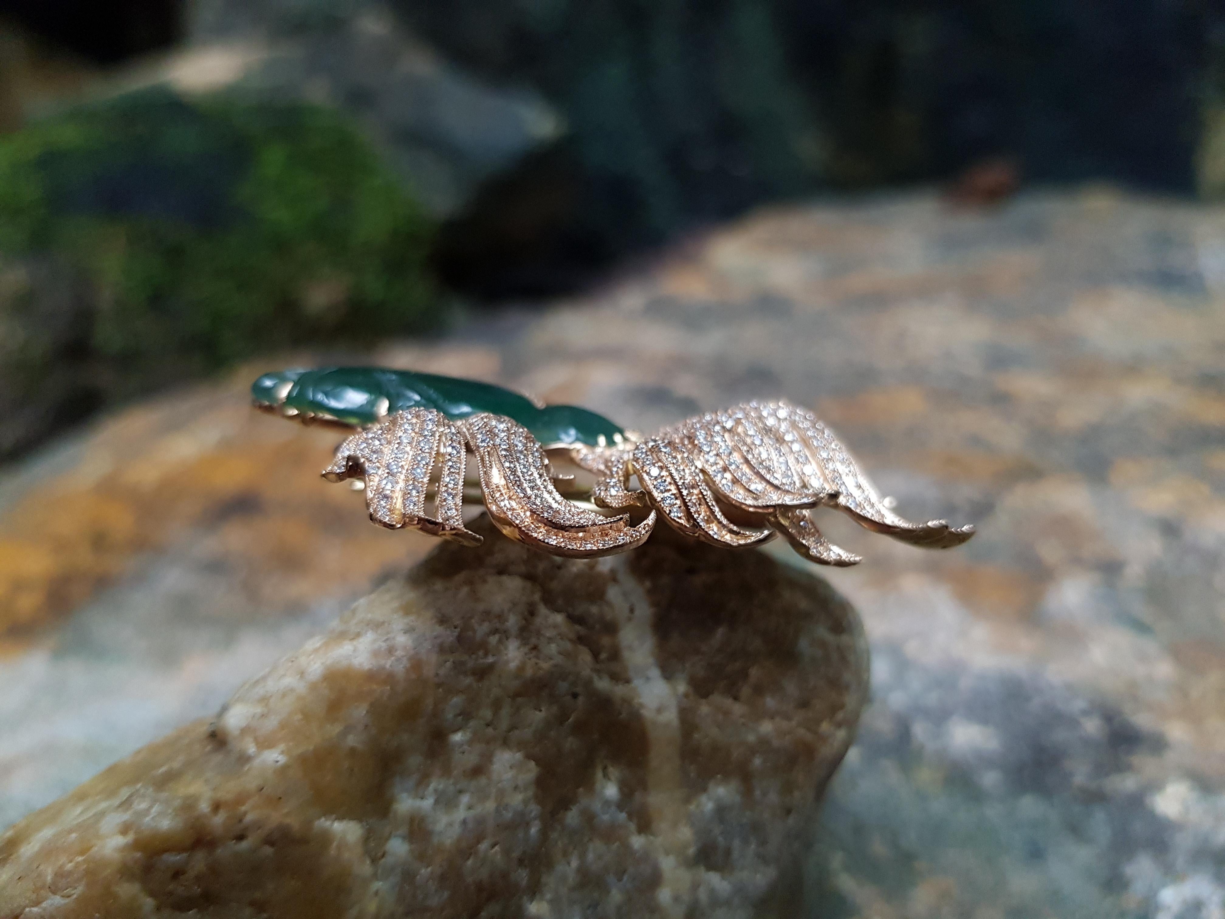 Taille mixte Broche Siamese Fighting Fish en or 18 carats, jade et diamant brun, sertie d'un jade en vente