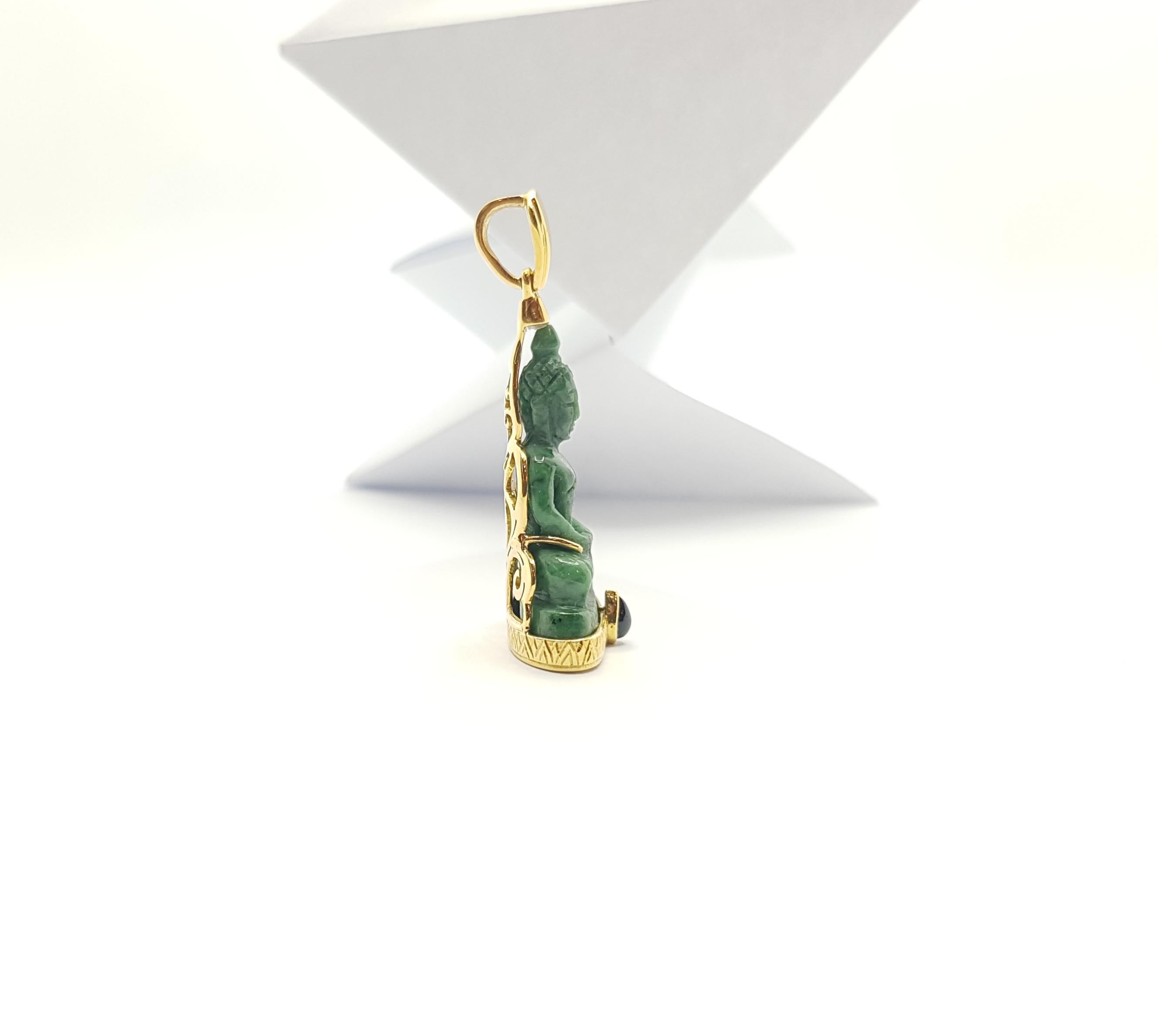 Buddha-Anhänger aus Jade mit blauem Saphir im Cabochon-Schliff in 18 Karat Goldfassung für Damen oder Herren