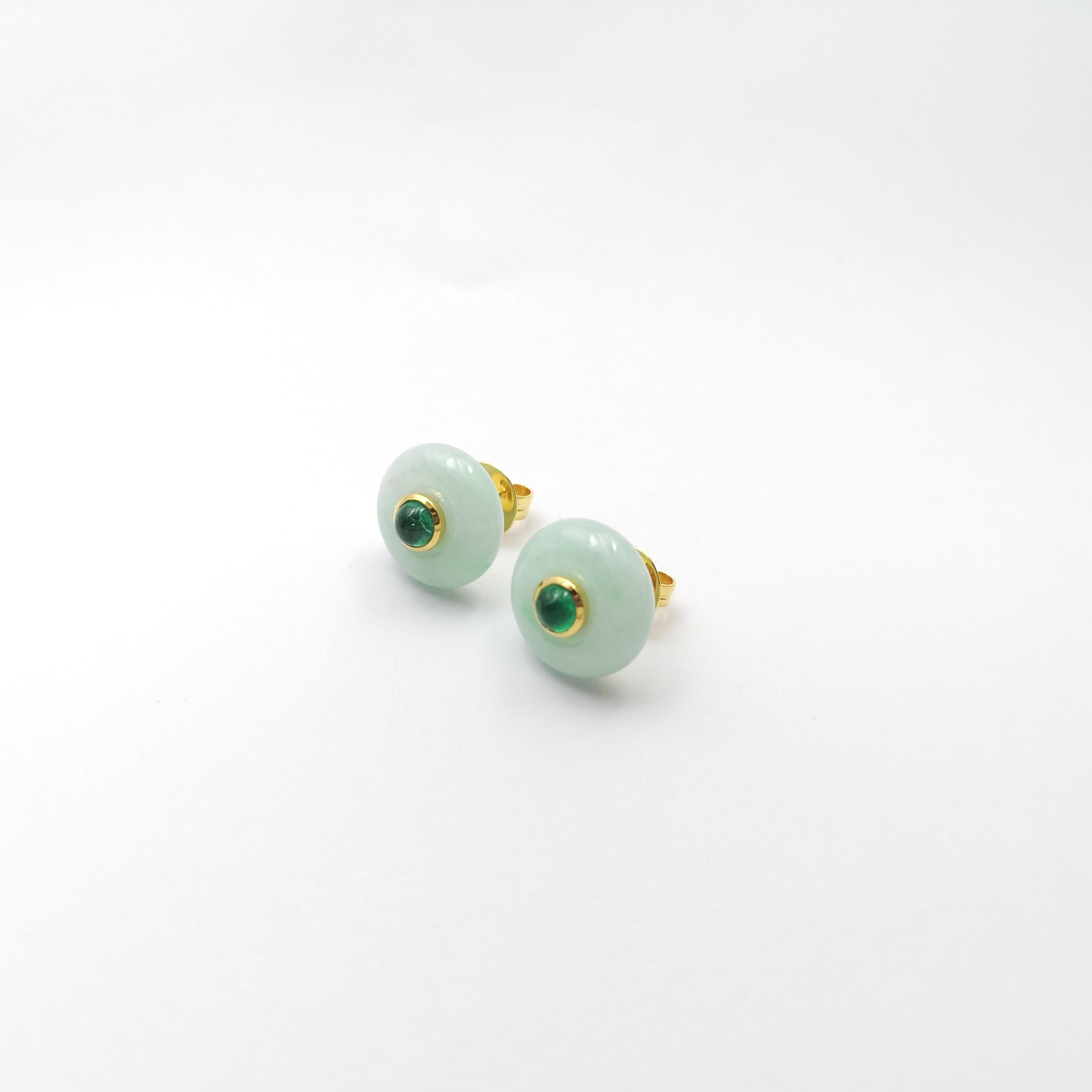 Donna Orecchini di giada con smeraldo cabochon incastonati in oro 18K in vendita