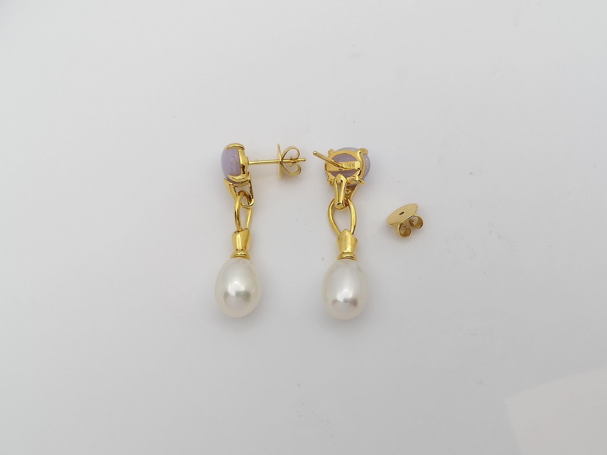 Jade with Diamond and Fresh Water Pearl Earrings Set in 18 Karat Gold Settings In New Condition For Sale In Bangkok, TH