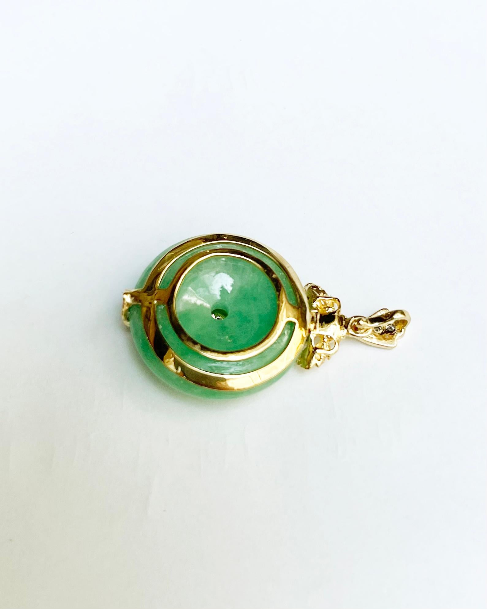 Jade mit Diamant-D Drachen-Anhänger in 18 Karat Goldfassungen gefasst im Angebot 4