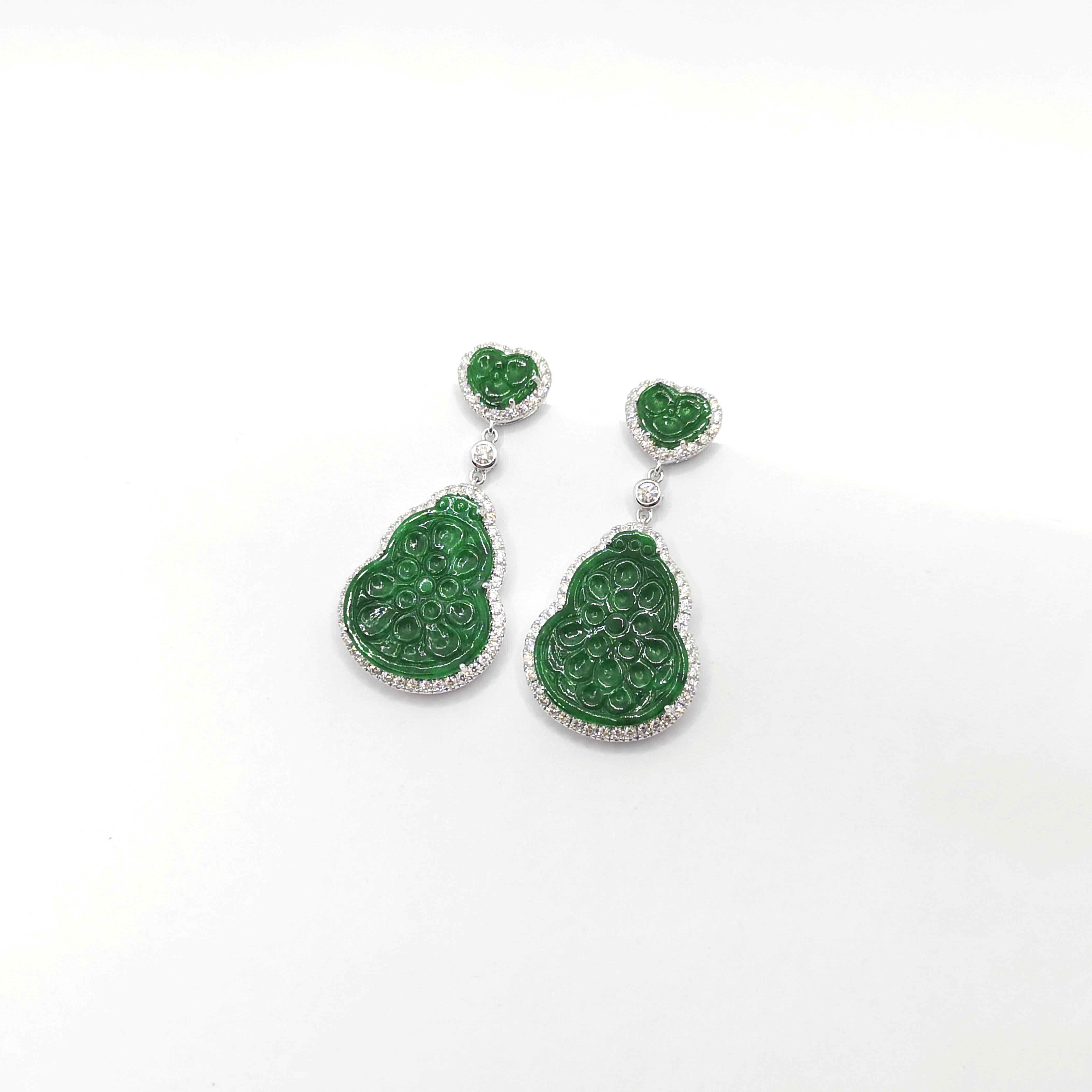 Jade with Diamond Earrings set in 18K White Gold Setting In New Condition For Sale In Bangkok, TH