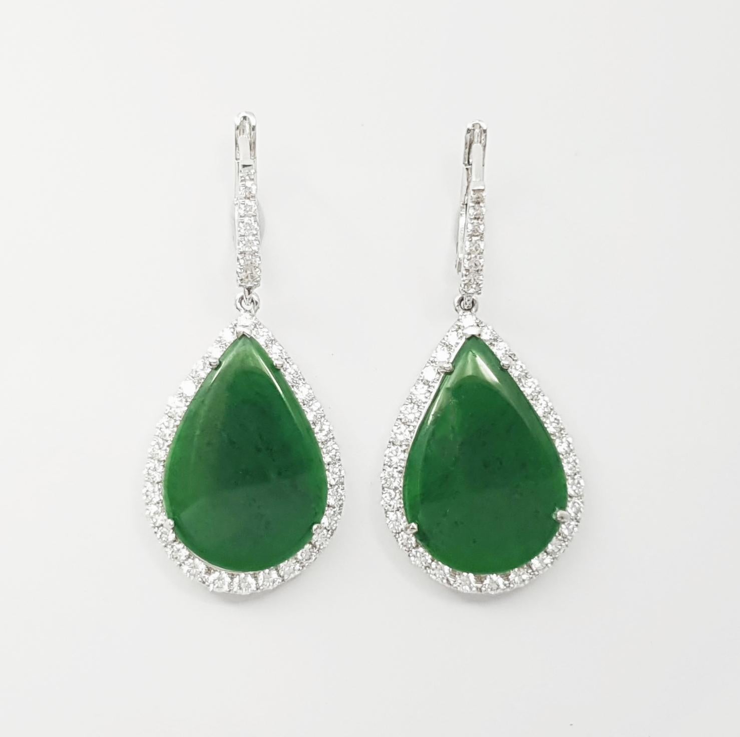 Contemporain Boucles d'oreilles en jade et diamants sur monture en or blanc 18 carats en vente
