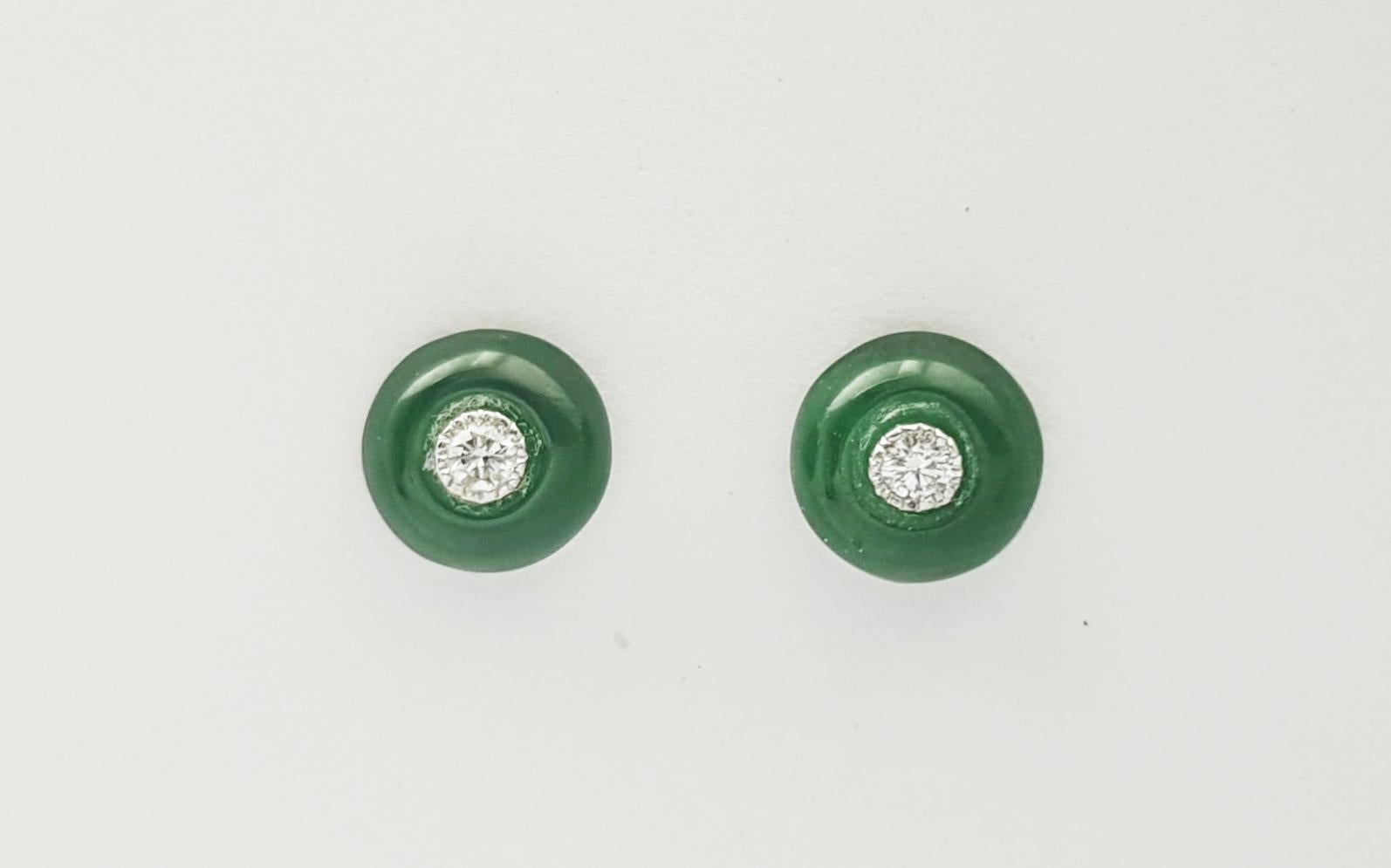 Contemporain Boucles d'oreilles en jade et diamants sur monture en or blanc 18 carats en vente