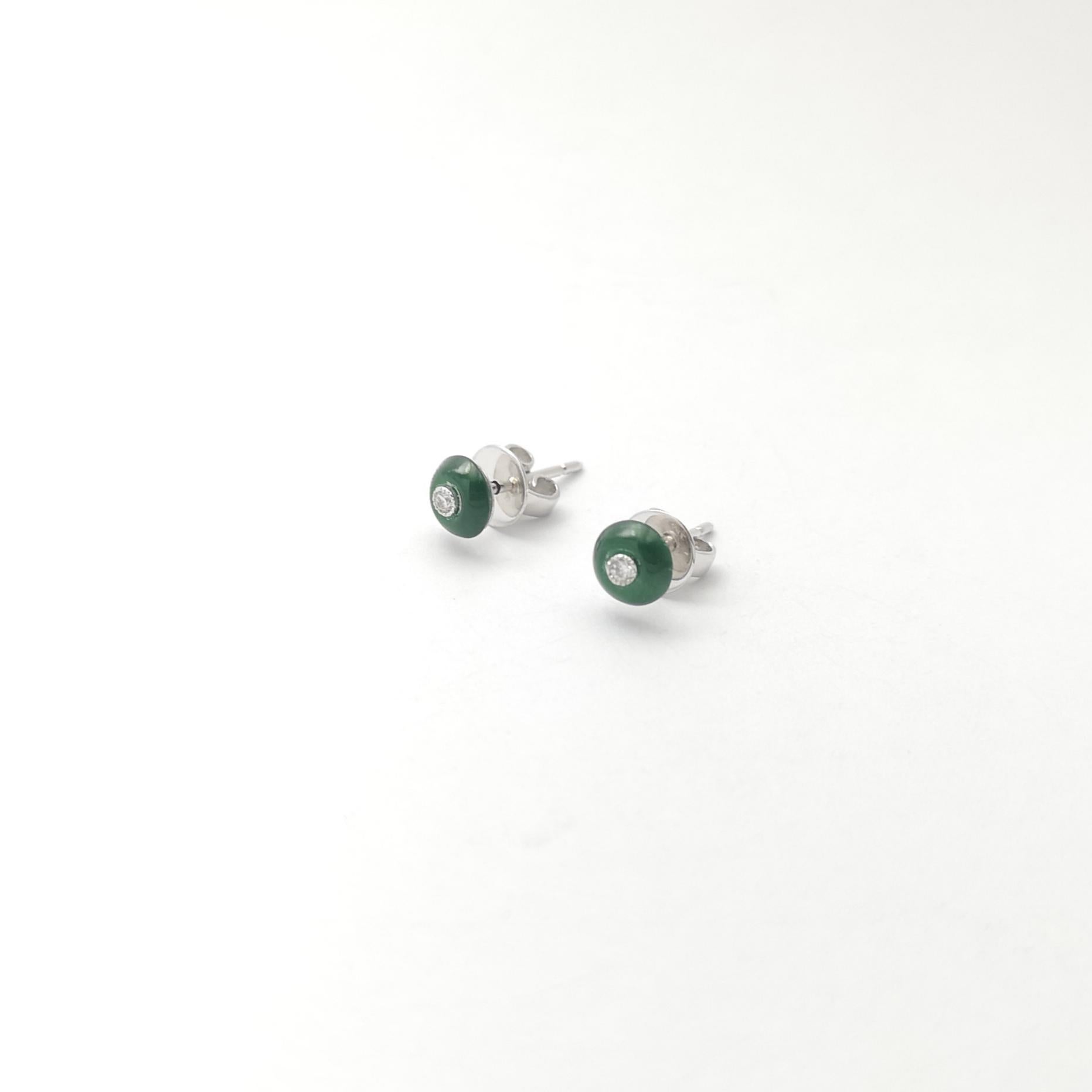 Taille brillant Boucles d'oreilles en jade et diamants sur monture en or blanc 18 carats en vente