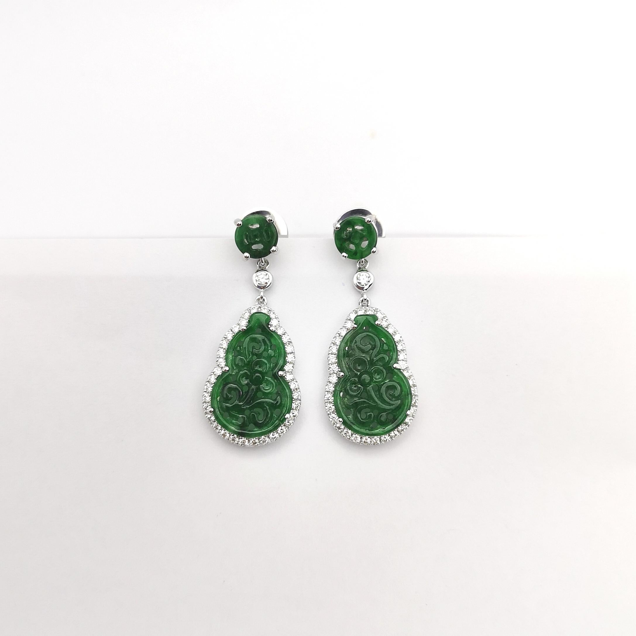 Jade with Diamond Earrings set in 18K White Gold Settings In New Condition For Sale In Bangkok, TH