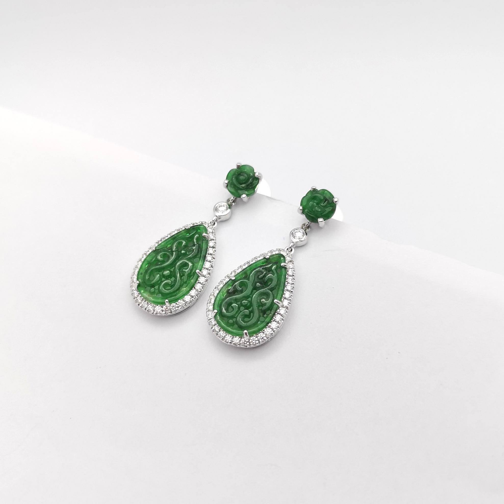 Jade with Diamond Earrings set in 18K White Gold Settings In New Condition For Sale In Bangkok, TH
