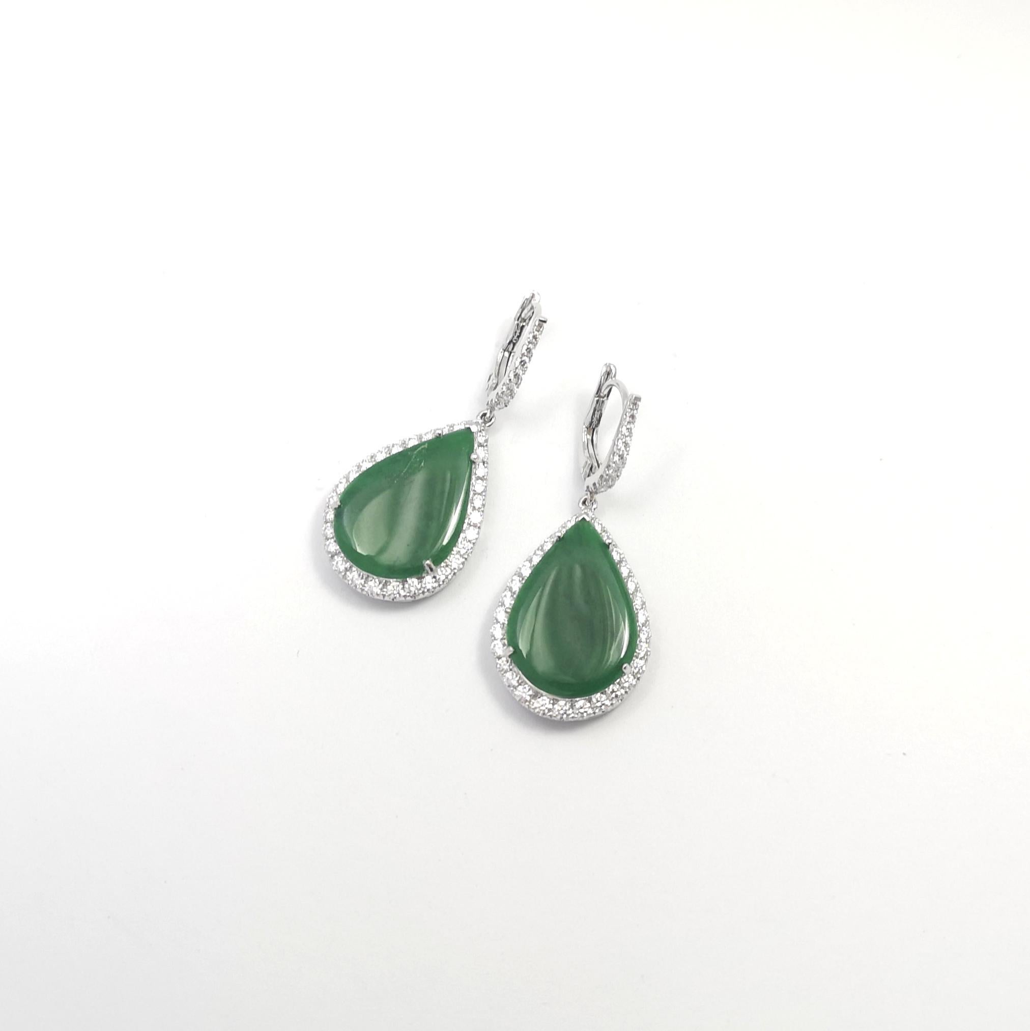 Boucles d'oreilles en jade et diamants sur monture en or blanc 18 carats Pour femmes en vente