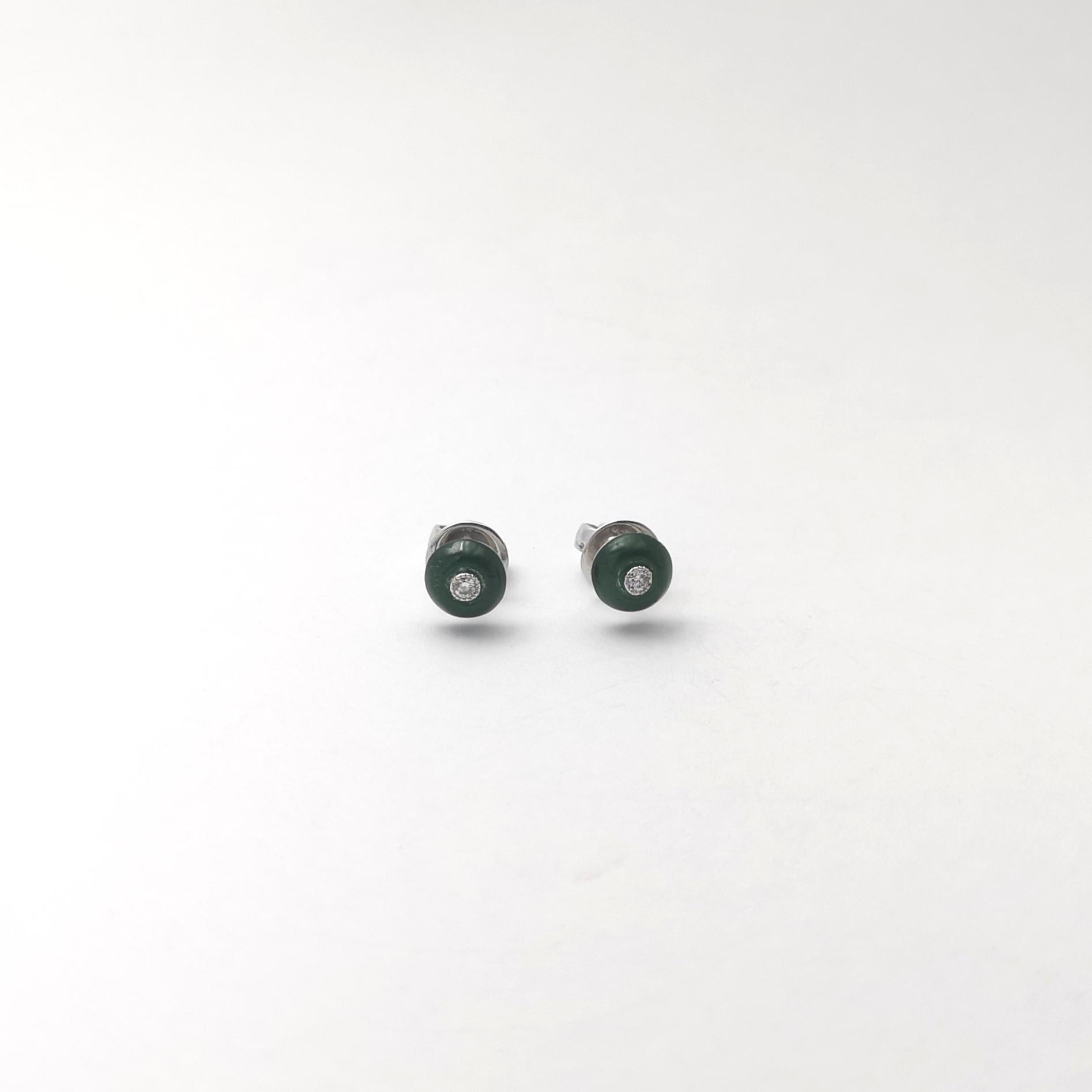 Boucles d'oreilles en jade et diamants sur monture en or blanc 18 carats en vente 3