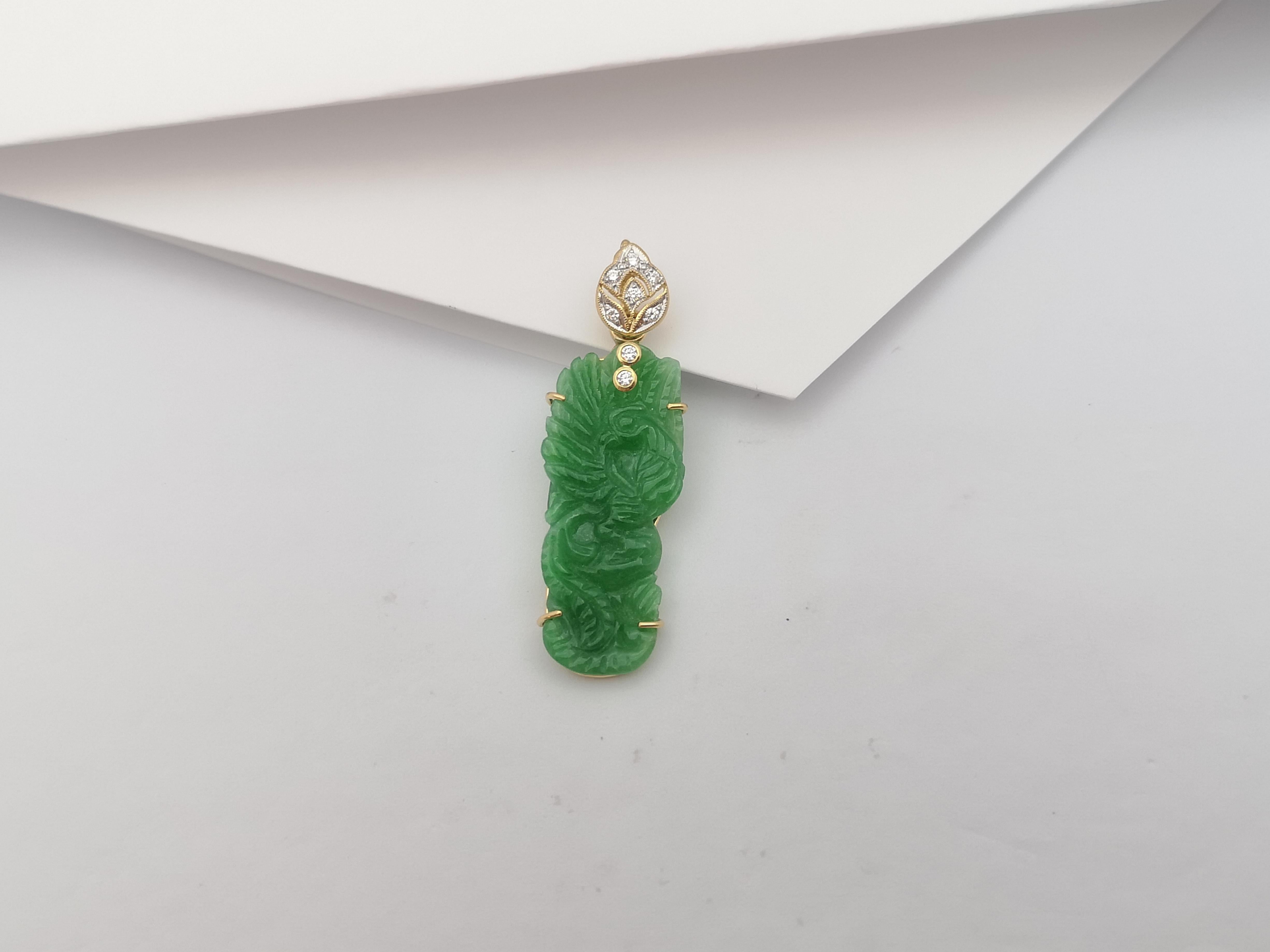 Jade with Diamond Pendant Set in 18 Karat Gold Settings For Sale 1