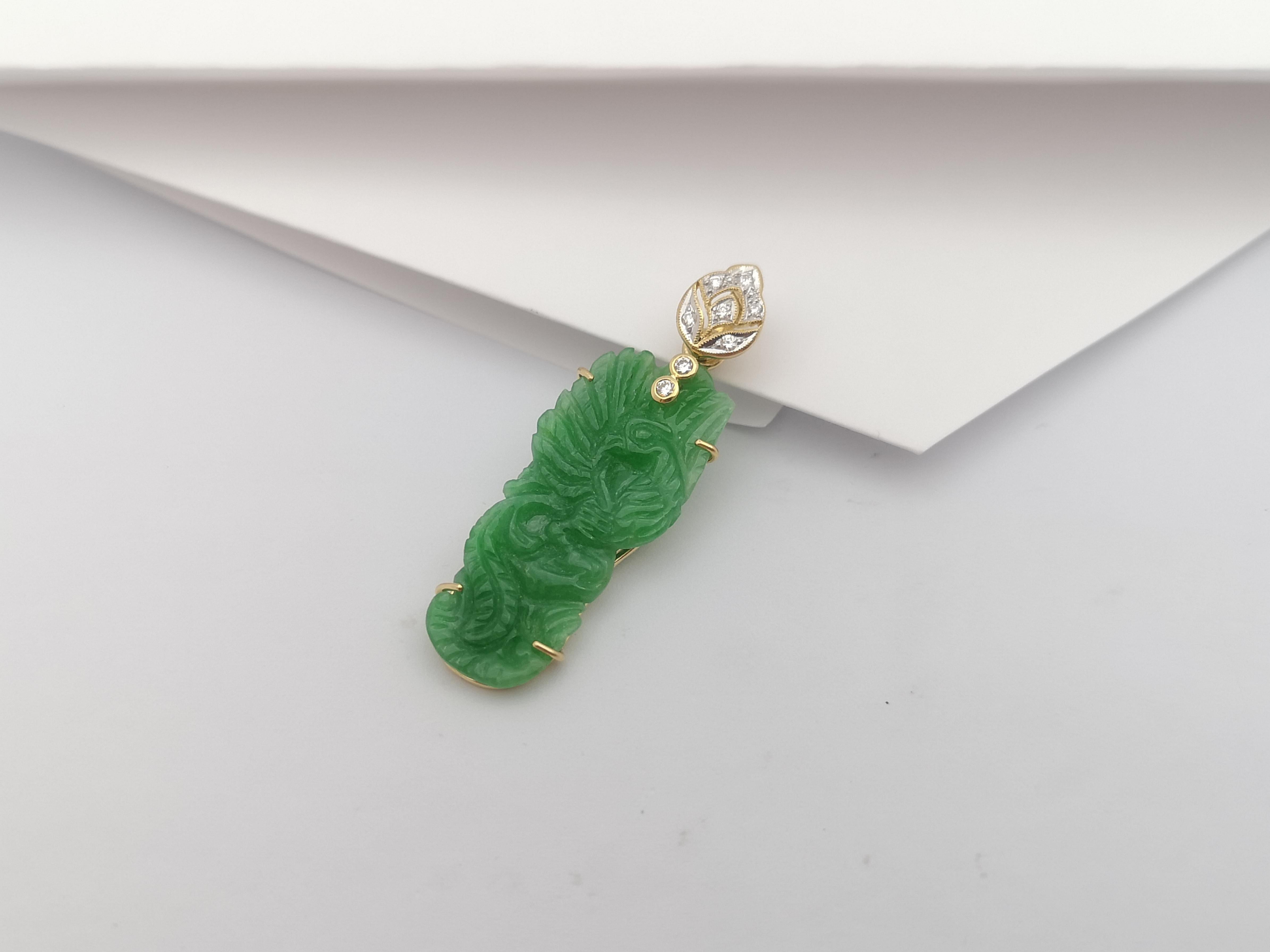 Jade with Diamond Pendant Set in 18 Karat Gold Settings For Sale 2