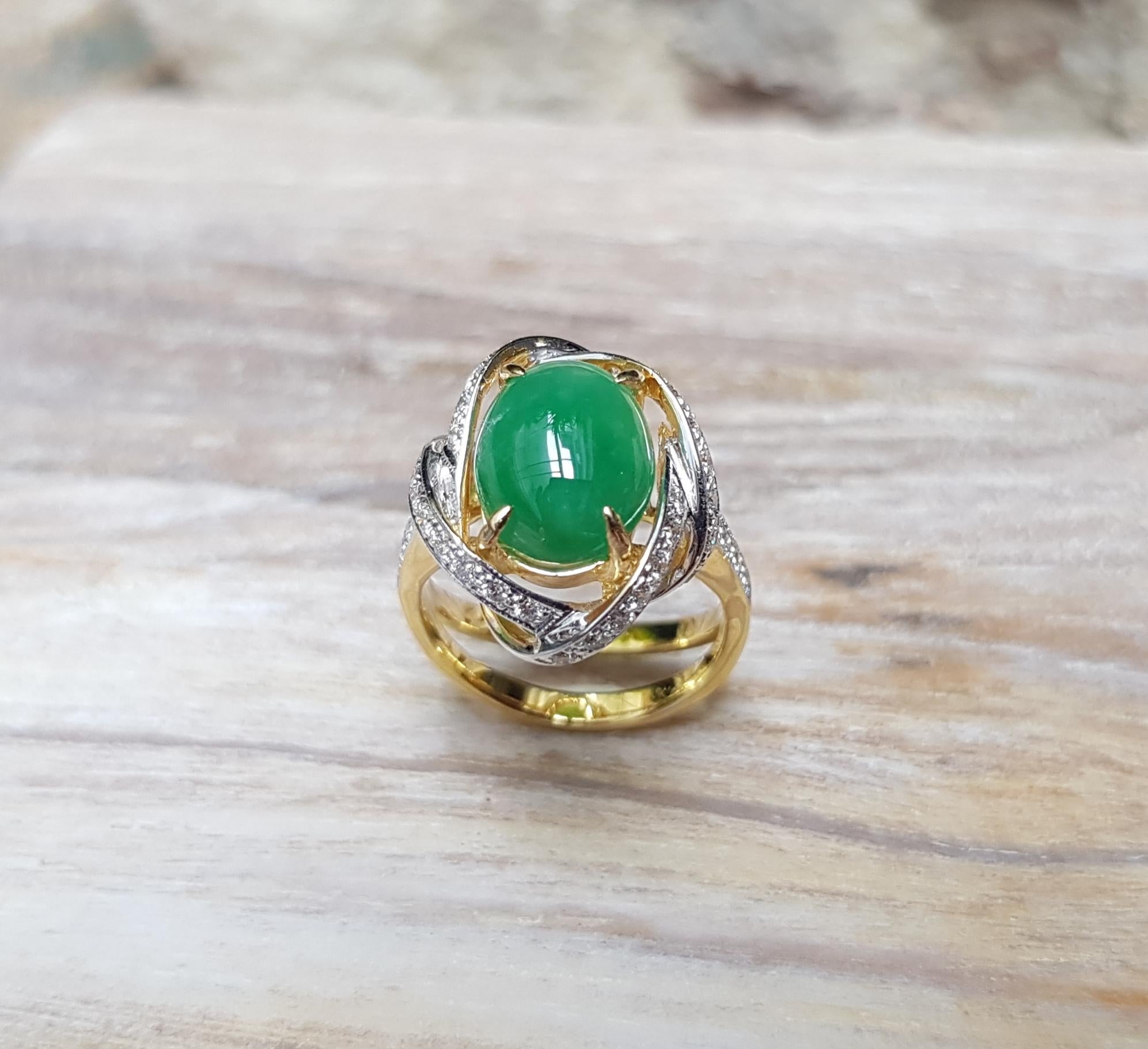 Bague en jade et diamants sertie dans des montures en or 18 carats en vente 4