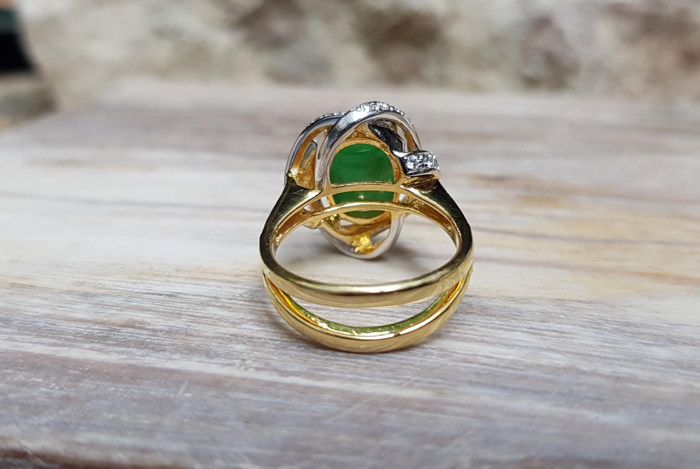 Jade with Diamond Ring Set in 18 Karat Gold Settings For Sale 4