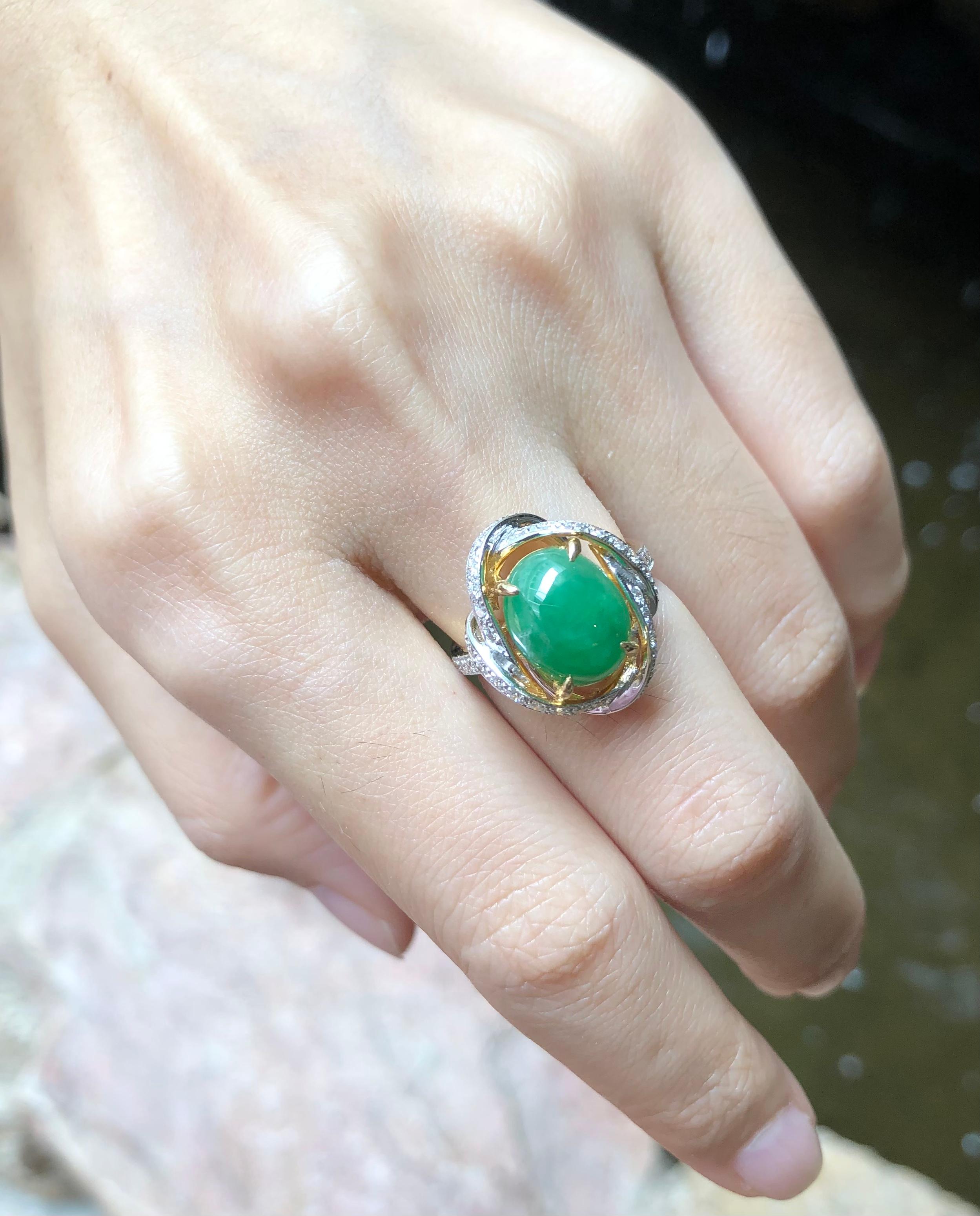 Contemporary Jade with Diamond Ring Set in 18 Karat Gold Settings For Sale