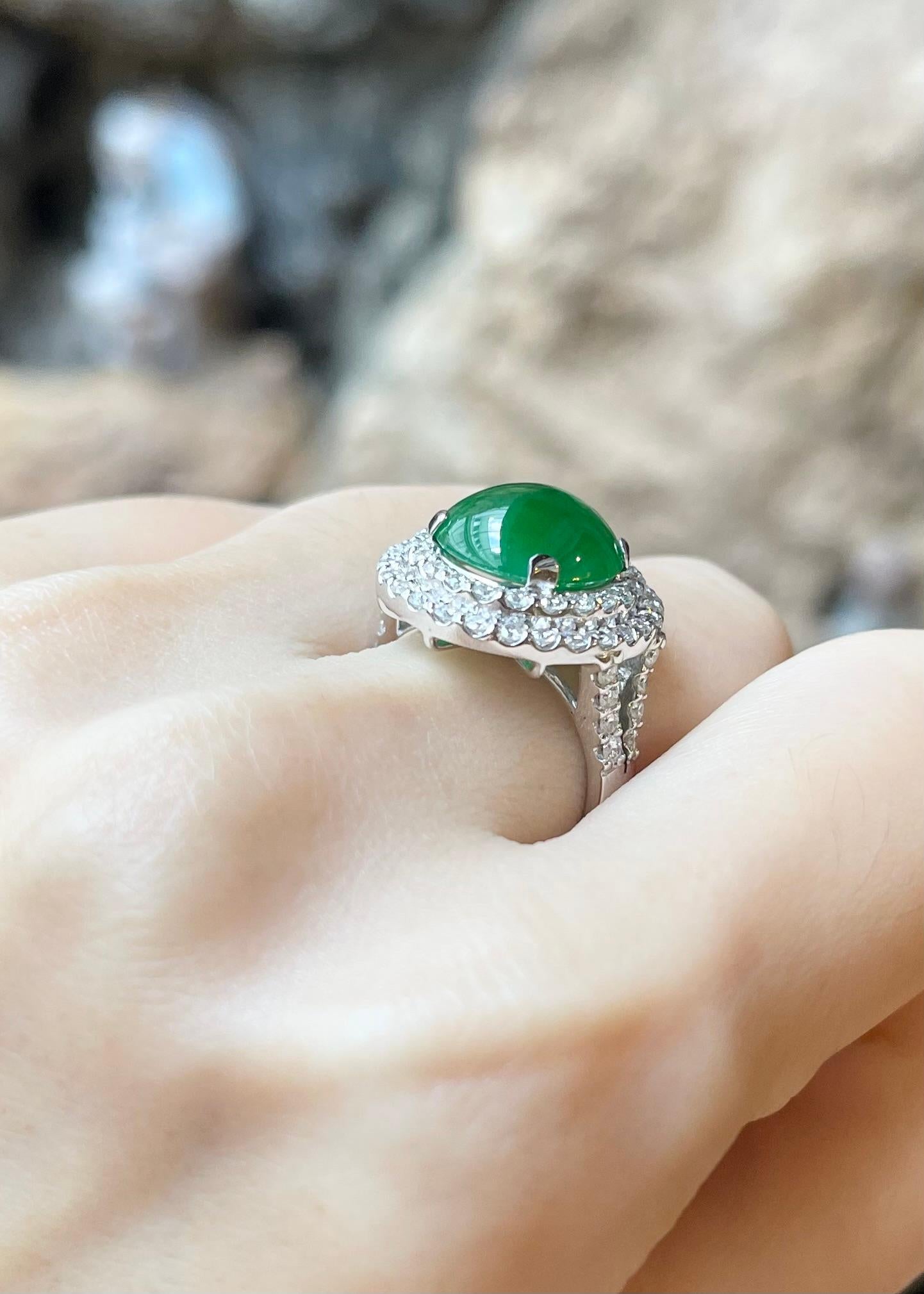 Jade with Diamond Ring set in 18K White Gold Settings In New Condition For Sale In Bangkok, TH