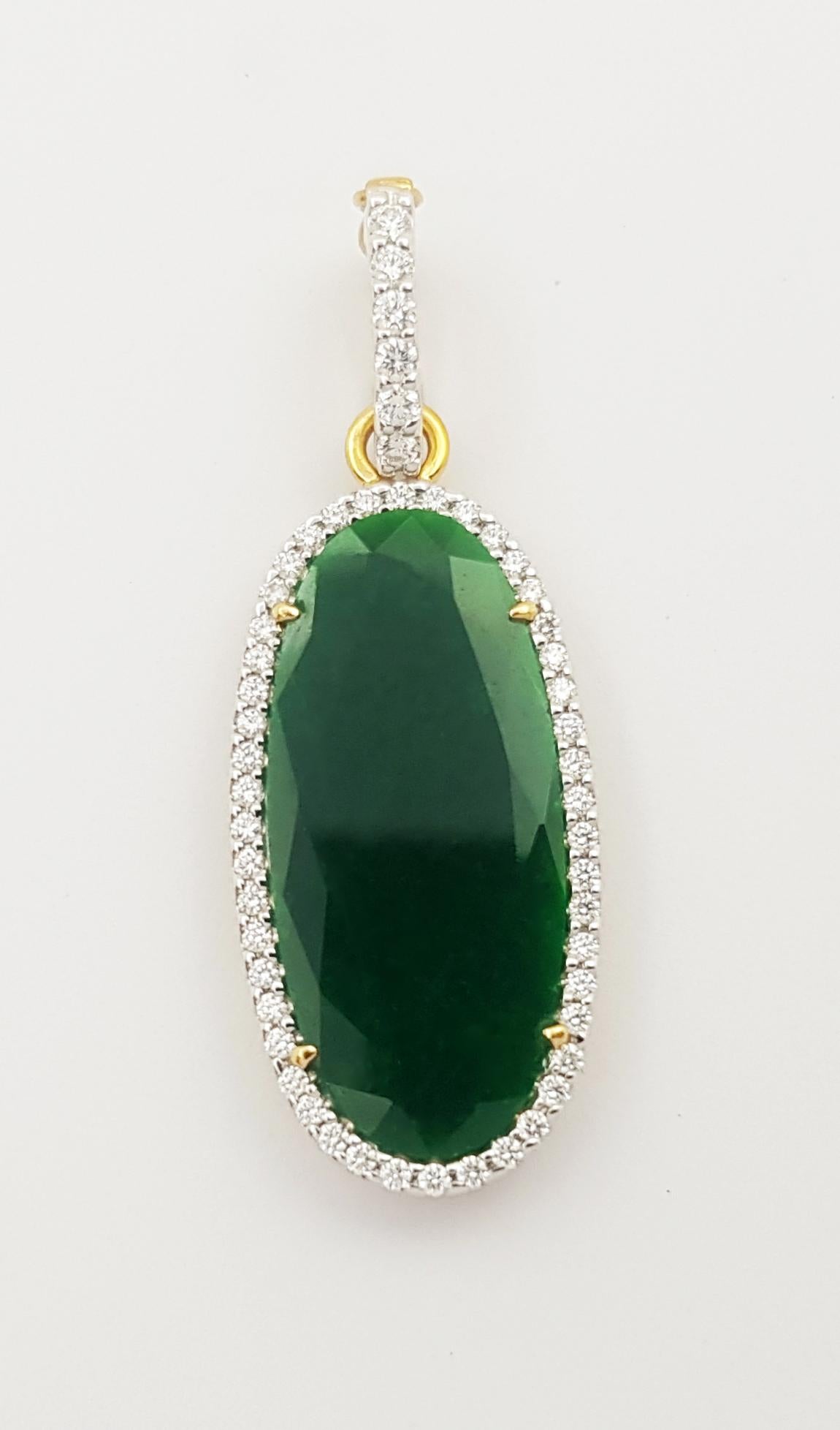 Jade 2.79 carats with Diamond 0.39 Pendant set in 18K Gold Settings
(chain not included)

Width: 1.5 cm 
Length: 4.0  cm
Total Weight: 6.08 grams

