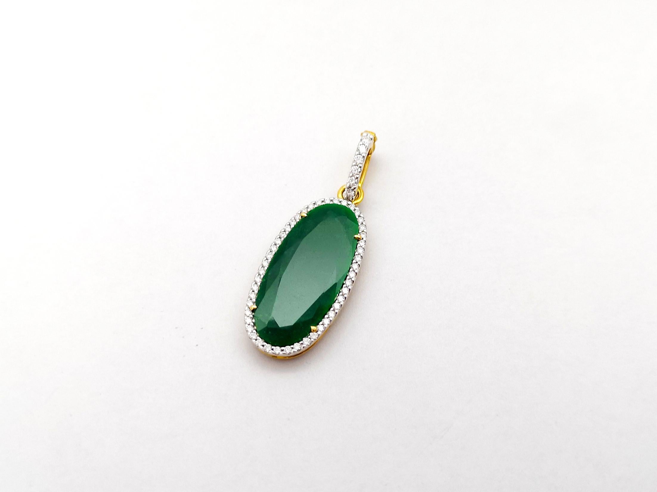 Jade with Diamond set in 18K Gold Settings In New Condition For Sale In Bangkok, TH