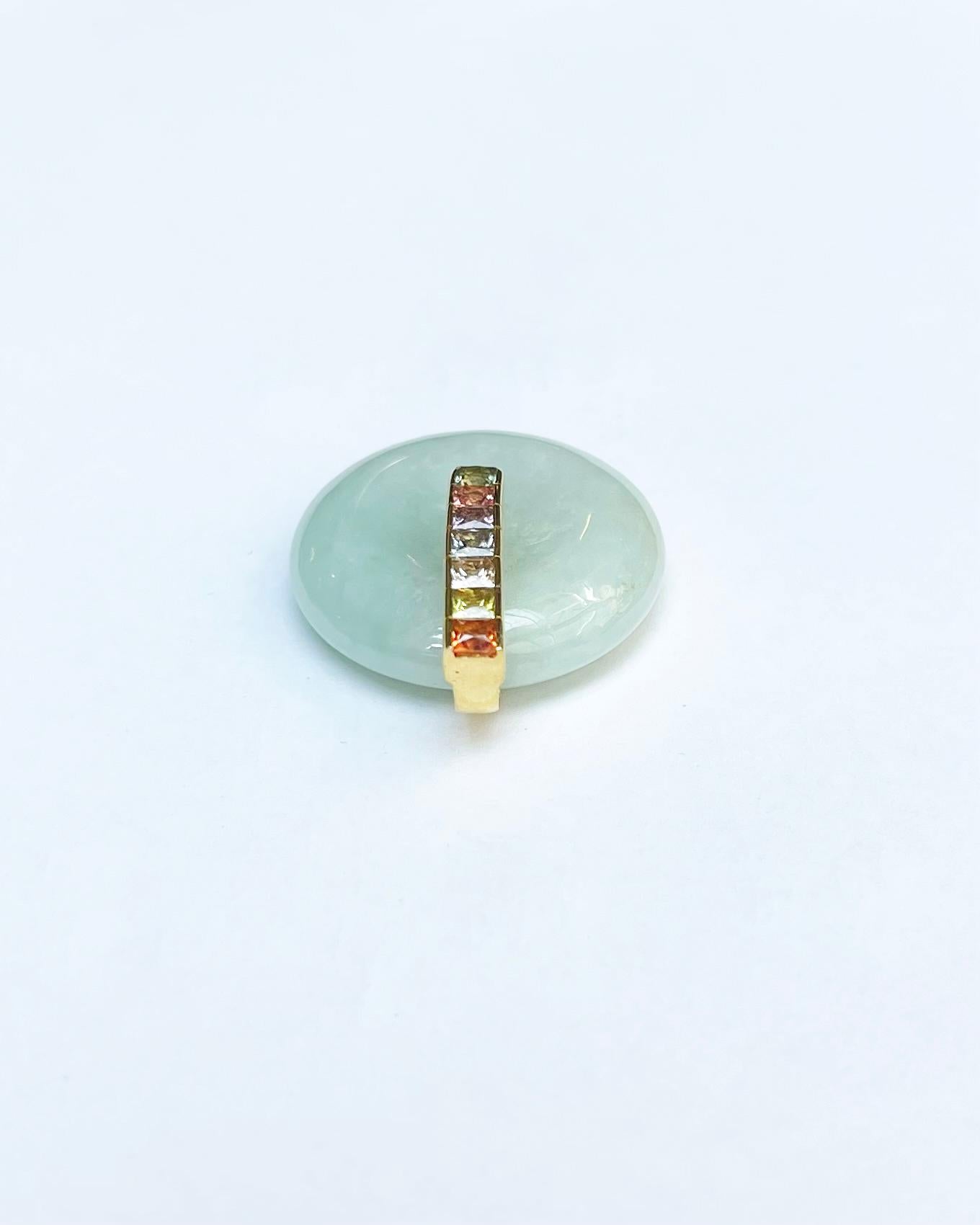 Pendentif en jade et saphir fantaisie serti dans des montures en or 18 carats Unisexe en vente
