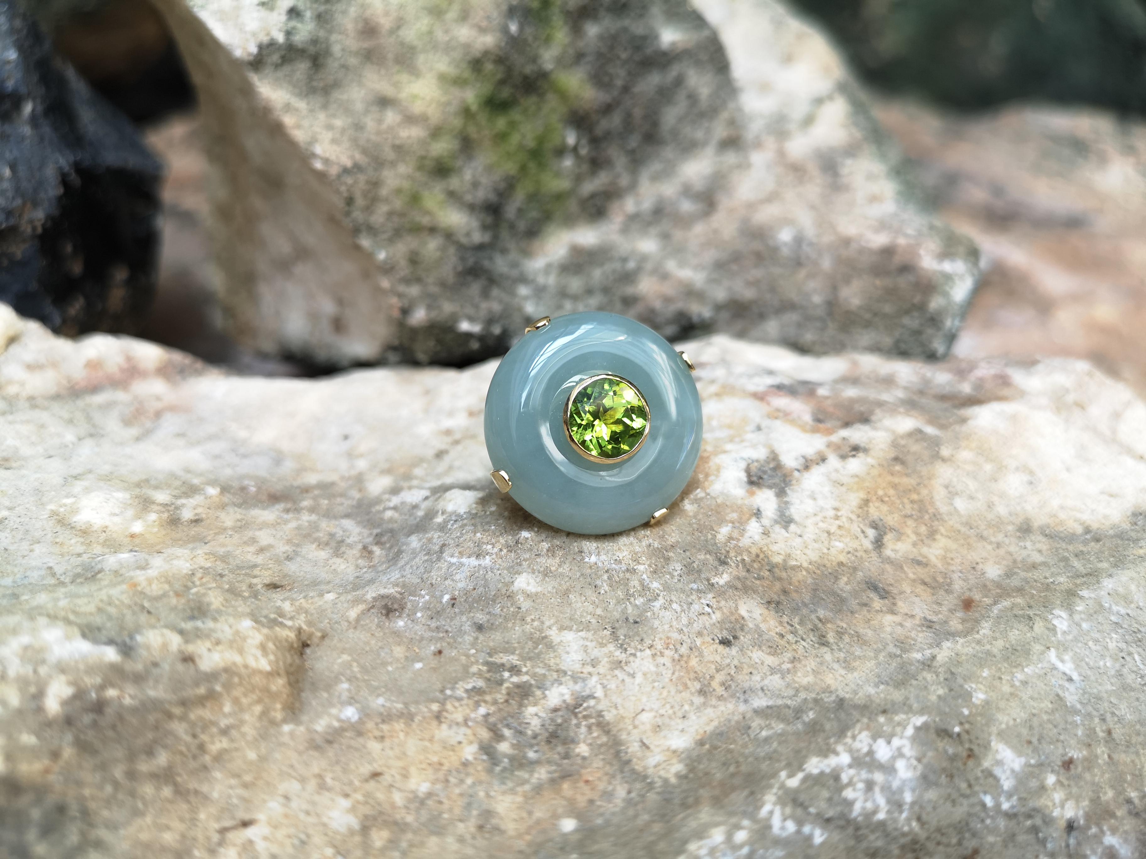 Jade mit Peridot-Ring in 18 Karat Goldfassung 1