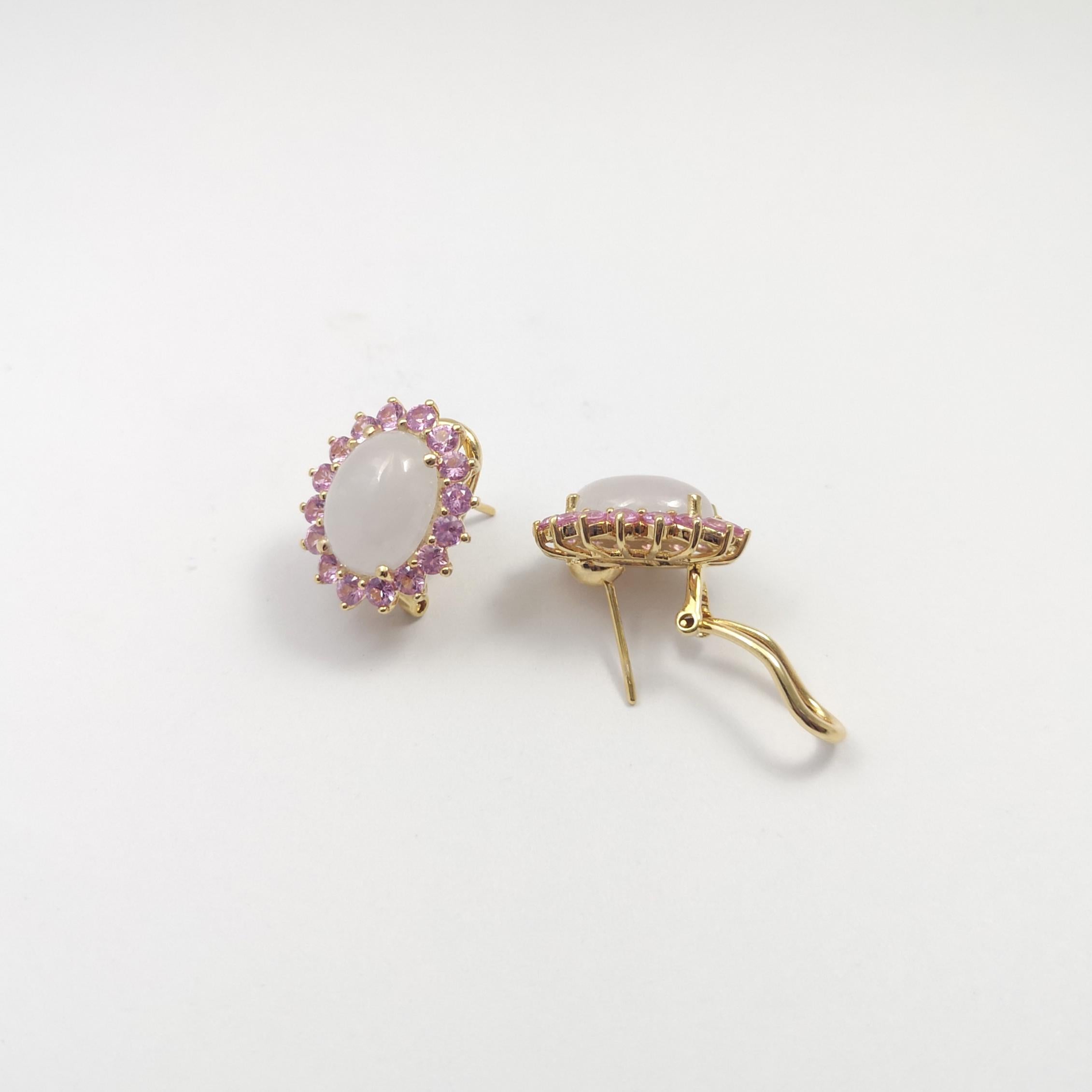 Boucles d'oreilles en jade et saphir rose serties dans des montures en or 14 carats Pour femmes en vente
