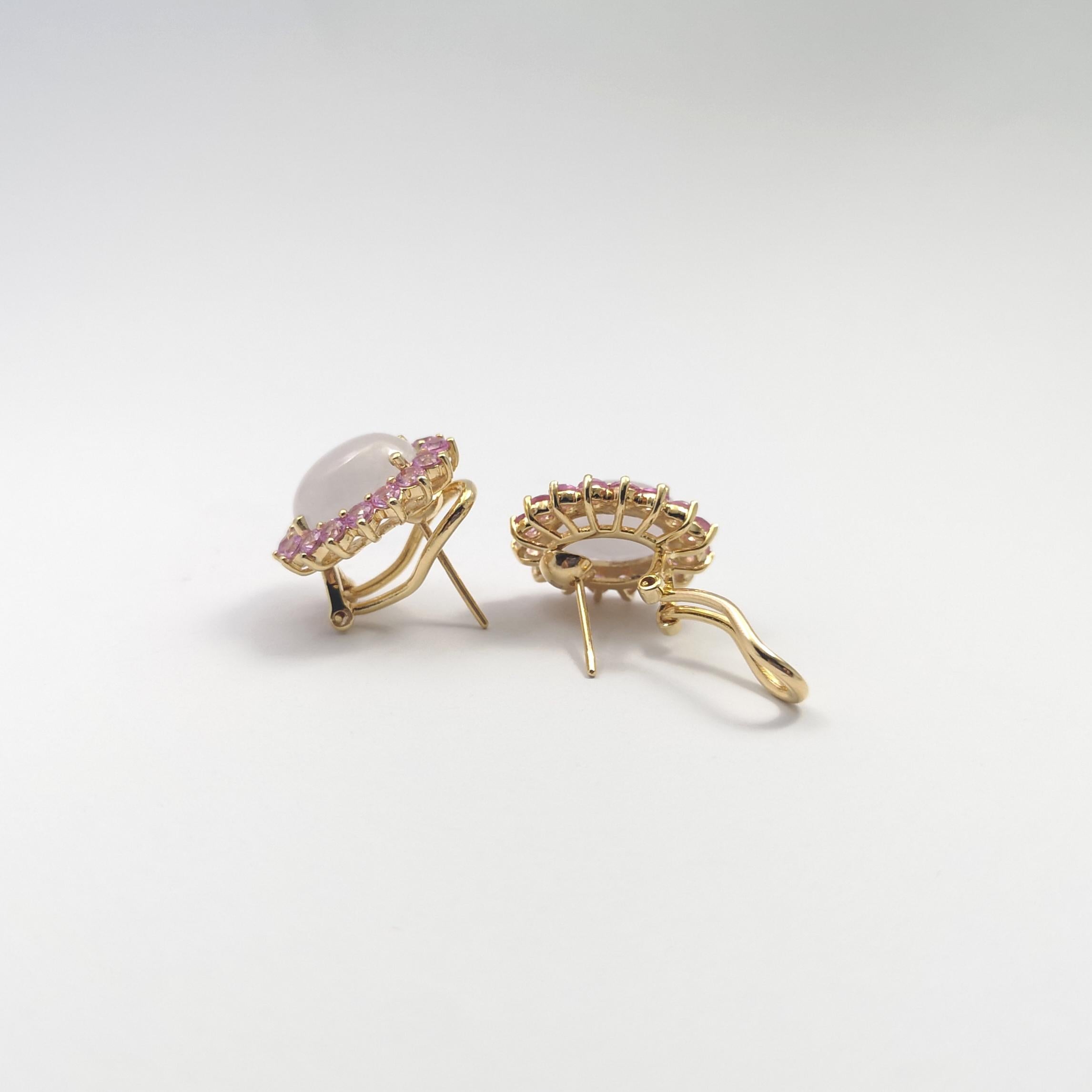 Boucles d'oreilles en jade et saphir rose serties dans des montures en or 14 carats en vente 1