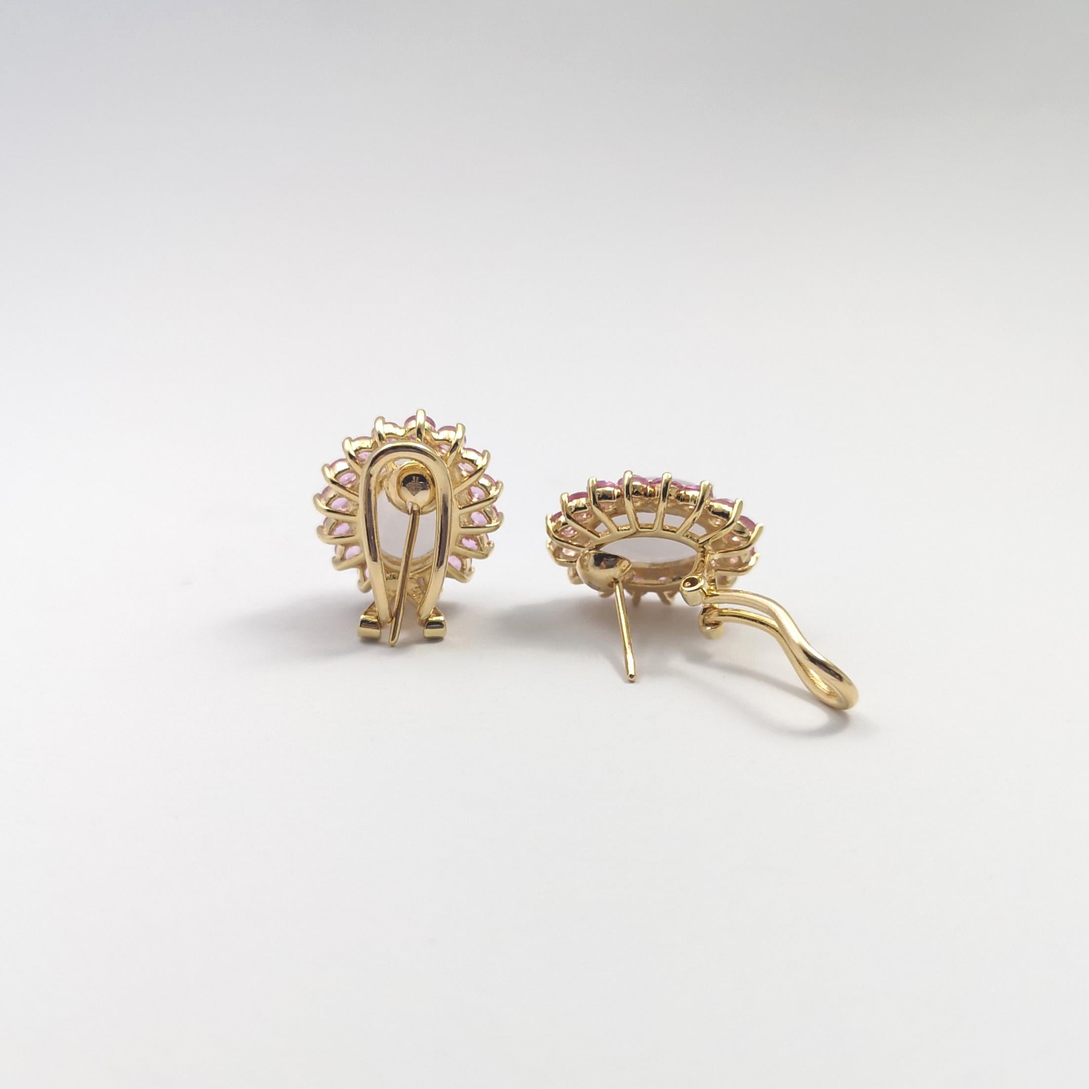 Boucles d'oreilles en jade et saphir rose serties dans des montures en or 14 carats en vente 2