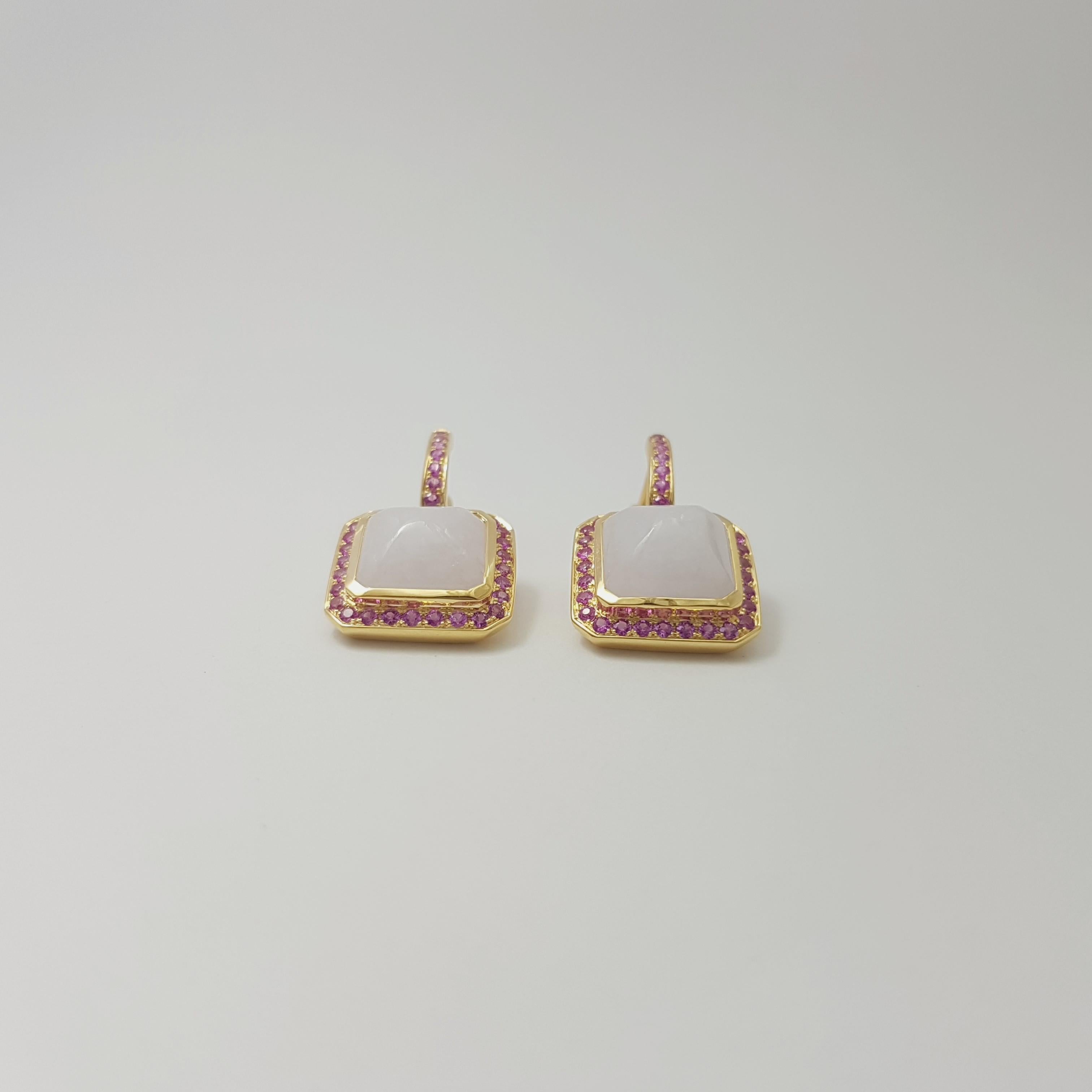 Orecchini di giada con zaffiro rosa incastonati in oro 18K In condizioni Nuovo in vendita a Bangkok, TH