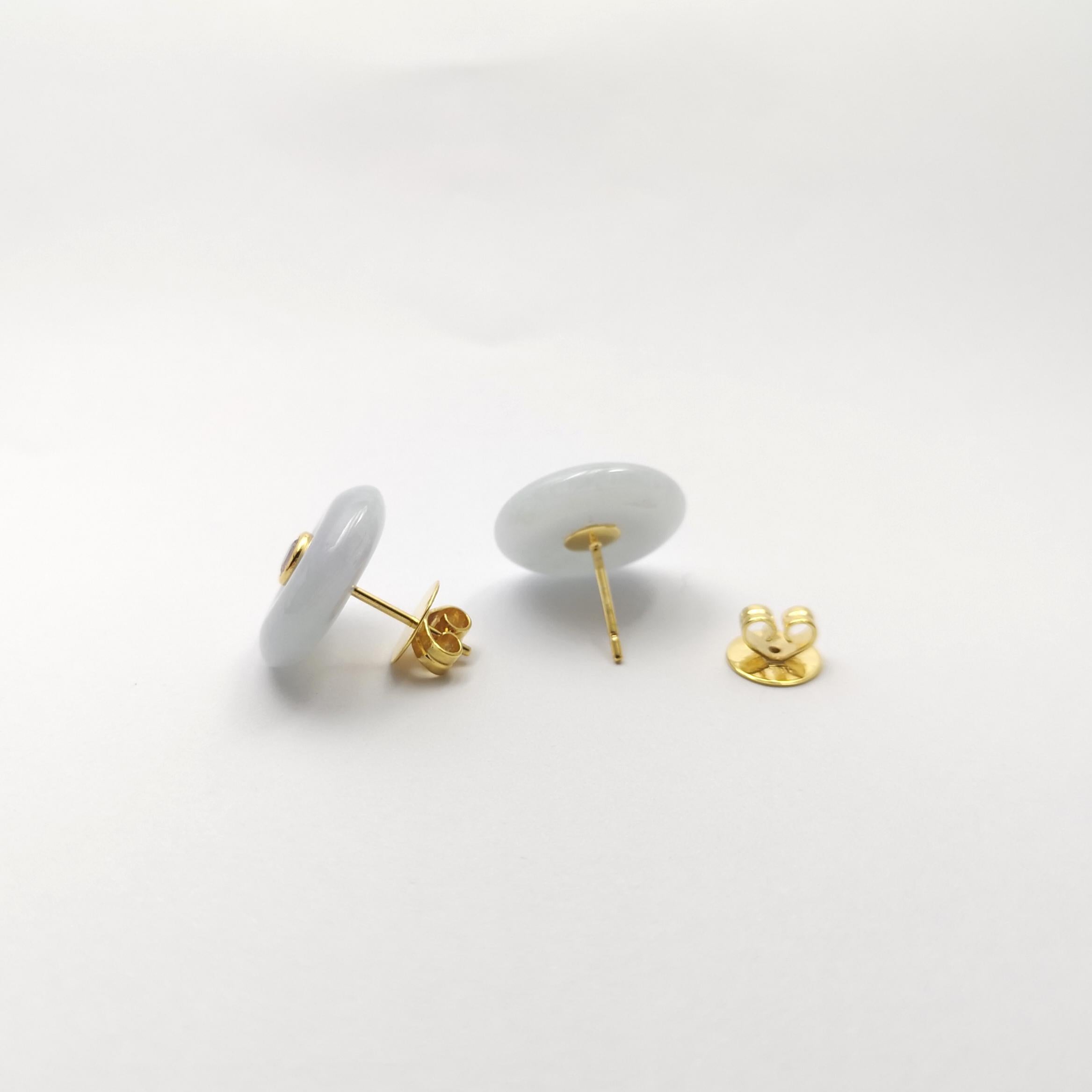 Boucles d'oreilles en jade et saphir rose serties dans des montures en or 18 carats Pour femmes en vente