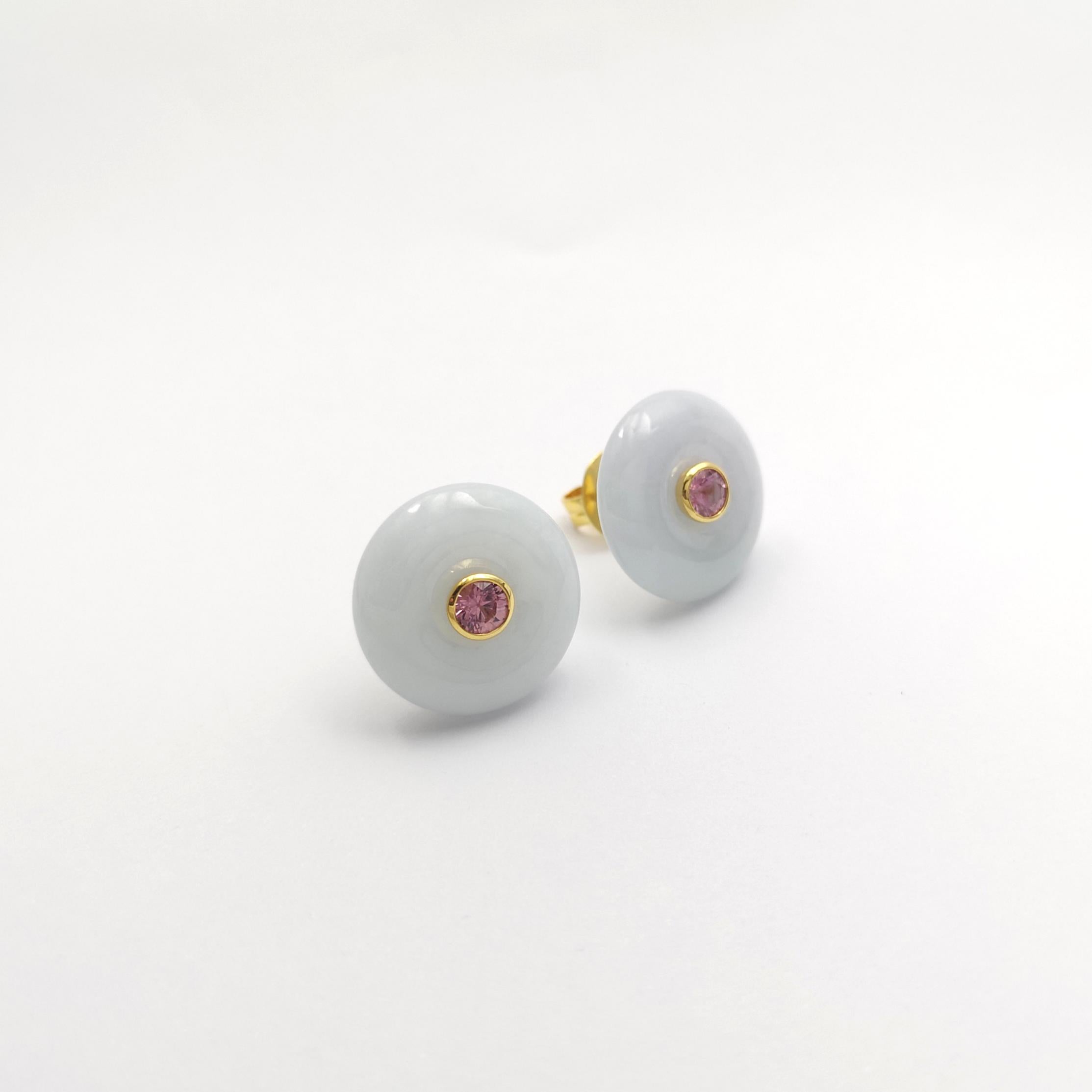Boucles d'oreilles en jade et saphir rose serties dans des montures en or 18 carats en vente 2