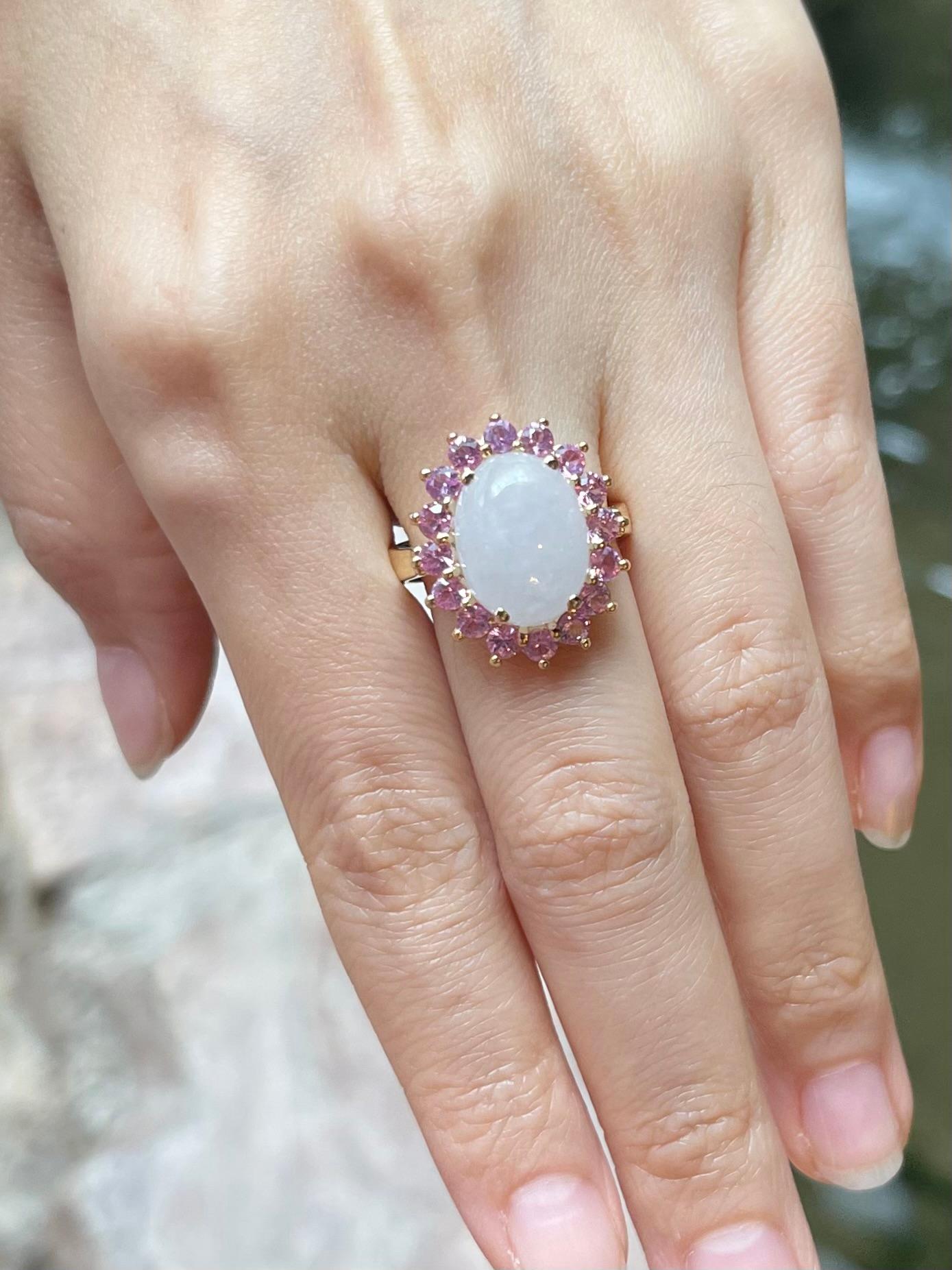 Ring aus Jade mit rosa Saphir in 14K Goldfassungen gefasst (Rundschliff) im Angebot