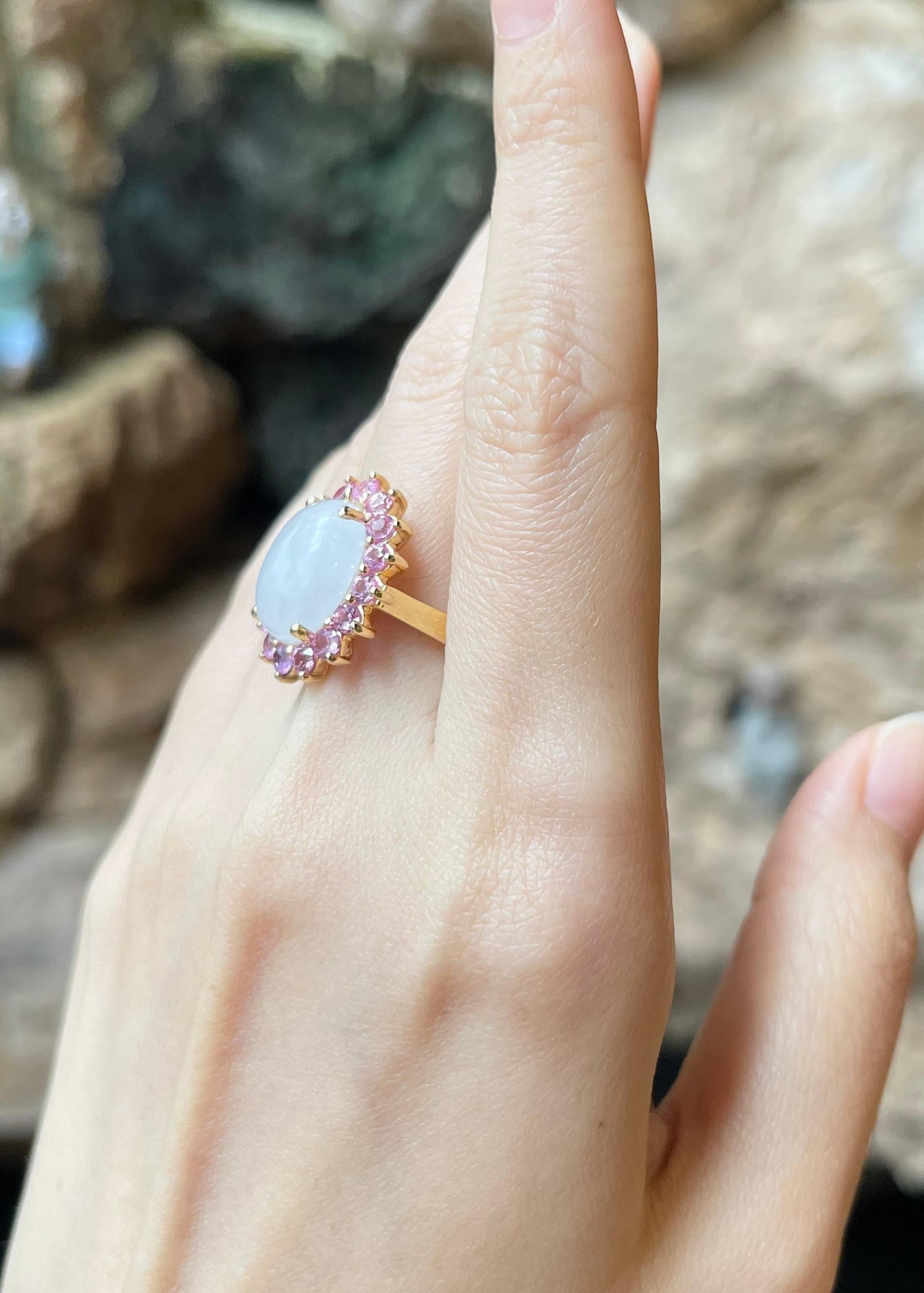 Ring aus Jade mit rosa Saphir in 14K Goldfassungen gefasst im Zustand „Neu“ im Angebot in Bangkok, TH