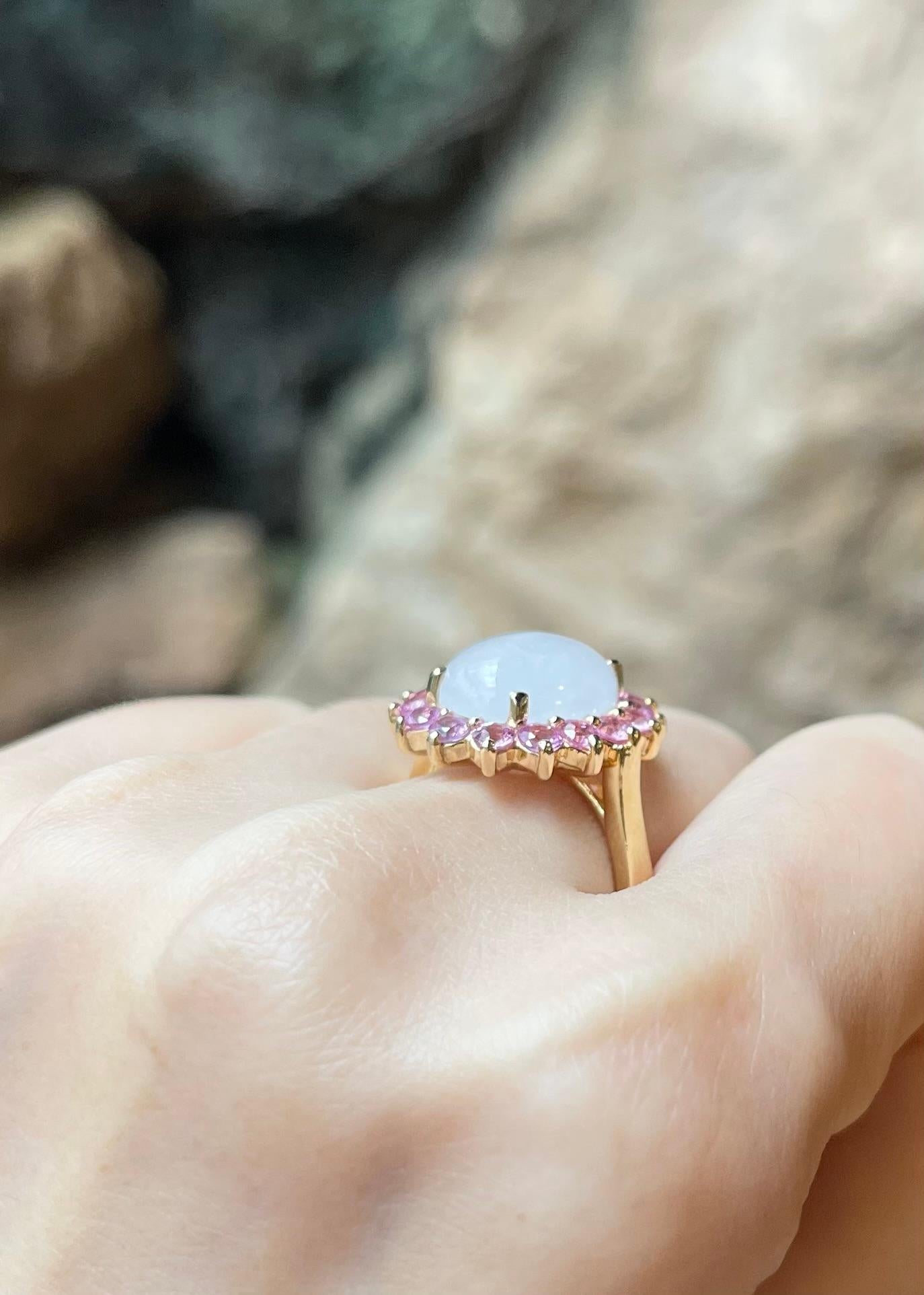 Ring aus Jade mit rosa Saphir in 14K Goldfassungen gefasst Damen im Angebot