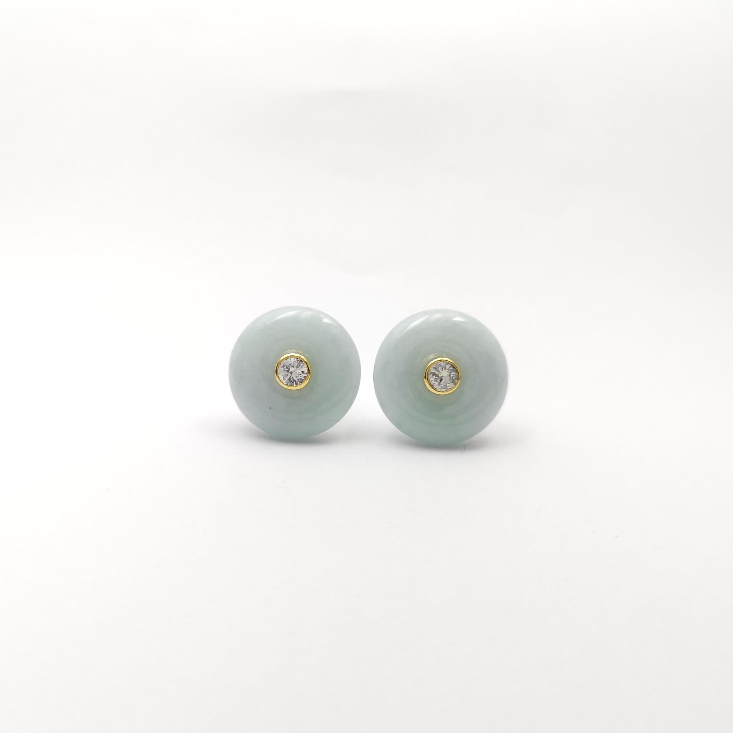 Taille ronde Boucles d'oreilles en Jade et Saphir blanc montées sur or 18K en vente