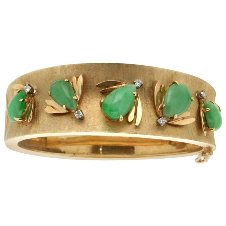 Jade 14 Karat Yellow Gold Diamonds Bangle Bracelet For Sale at 1stdibs