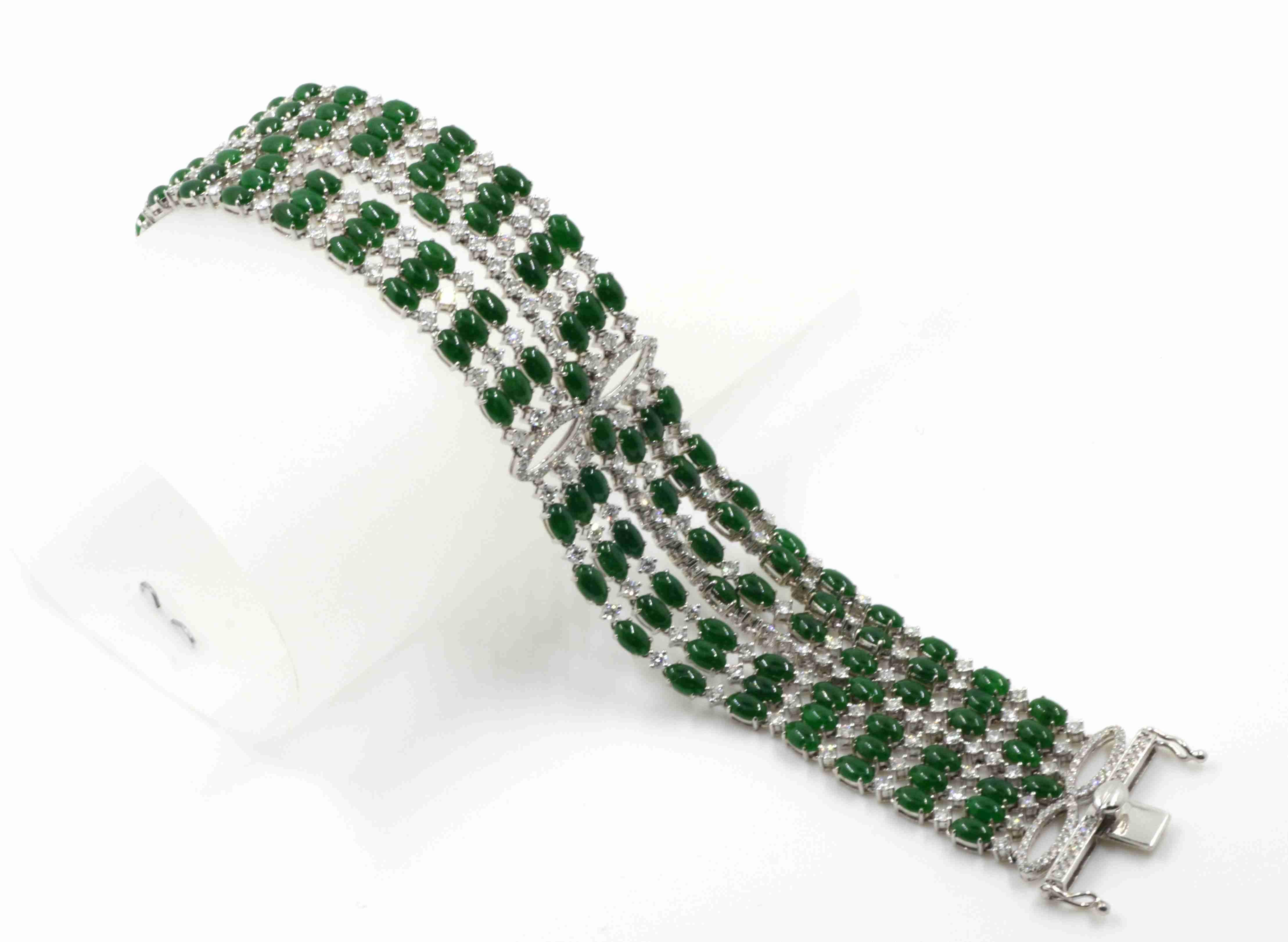 Taille cabochon Bracelet de jadéite et de diamants en or blanc 18K en vente
