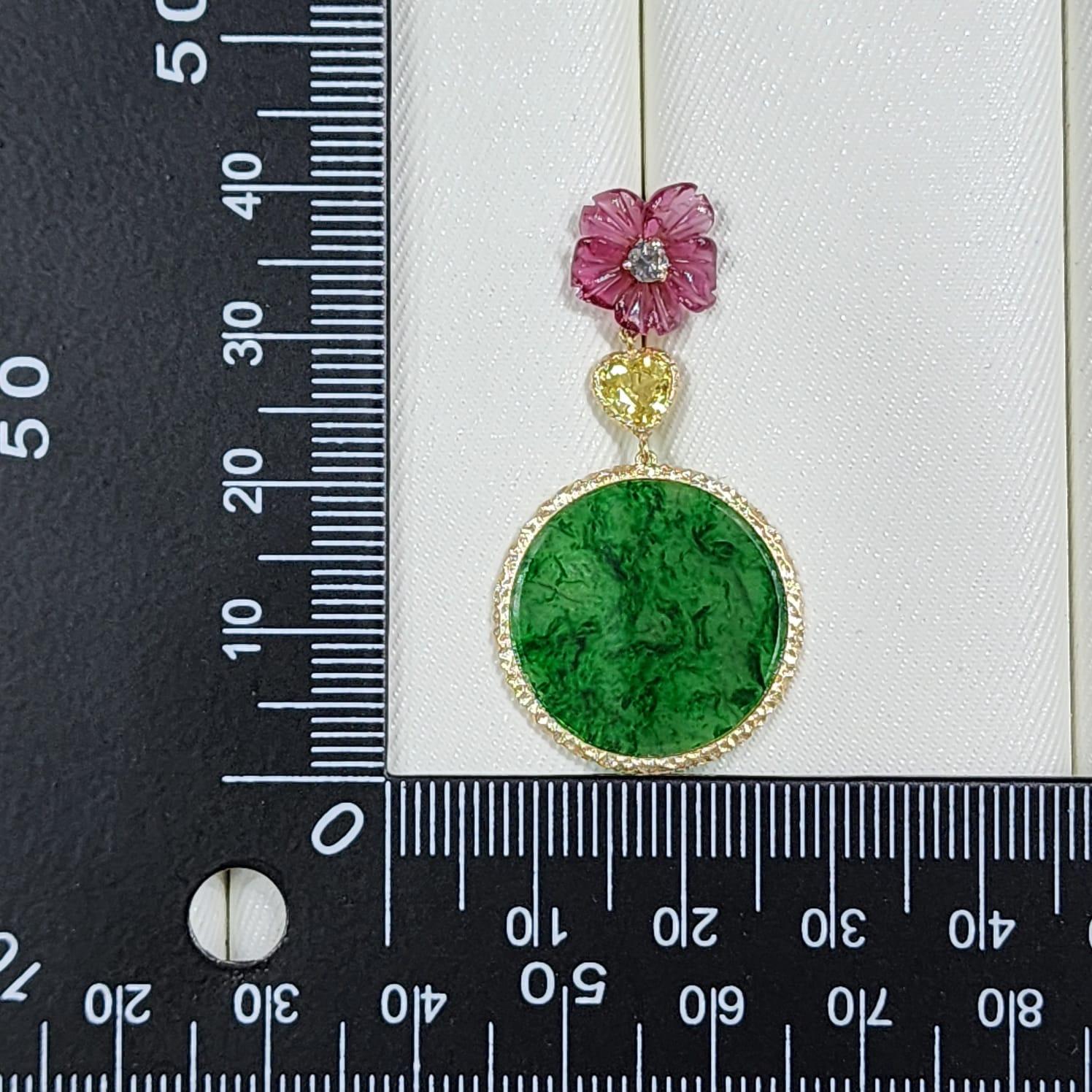 Jadeite and Tourmaline Drop Earring in 14 Karat Yellow Gold In New Condition In Hong Kong, HK