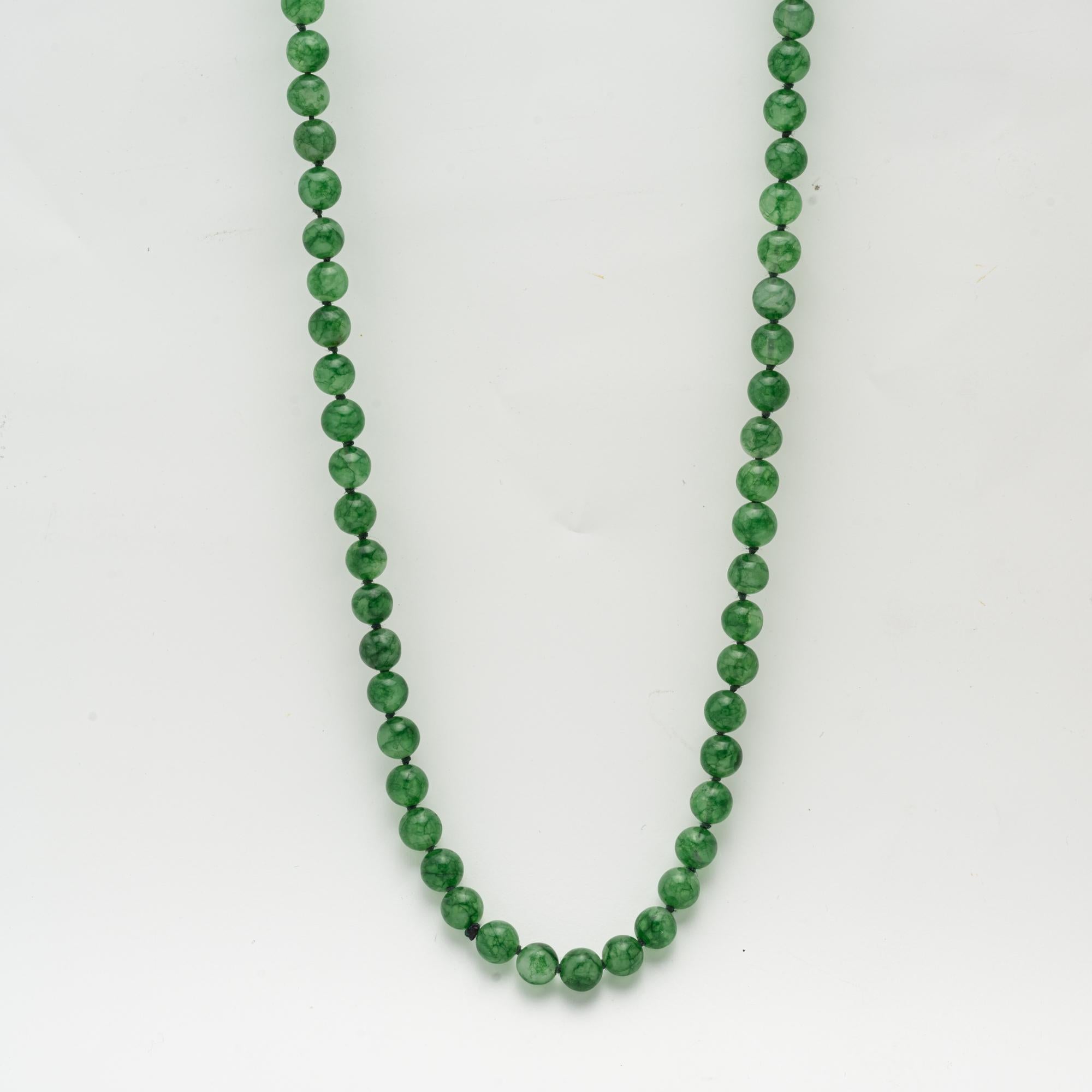 Jadeit-Perlenkette für Damen oder Herren im Angebot