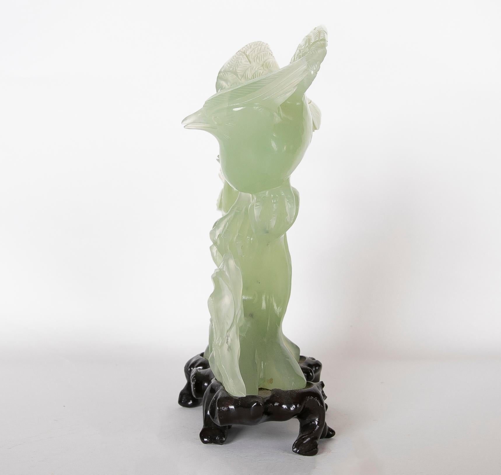 Jadeite Bird Figurine on Hand-Carved Trunk and Wooden Base In Good Condition For Sale In Marbella, ES