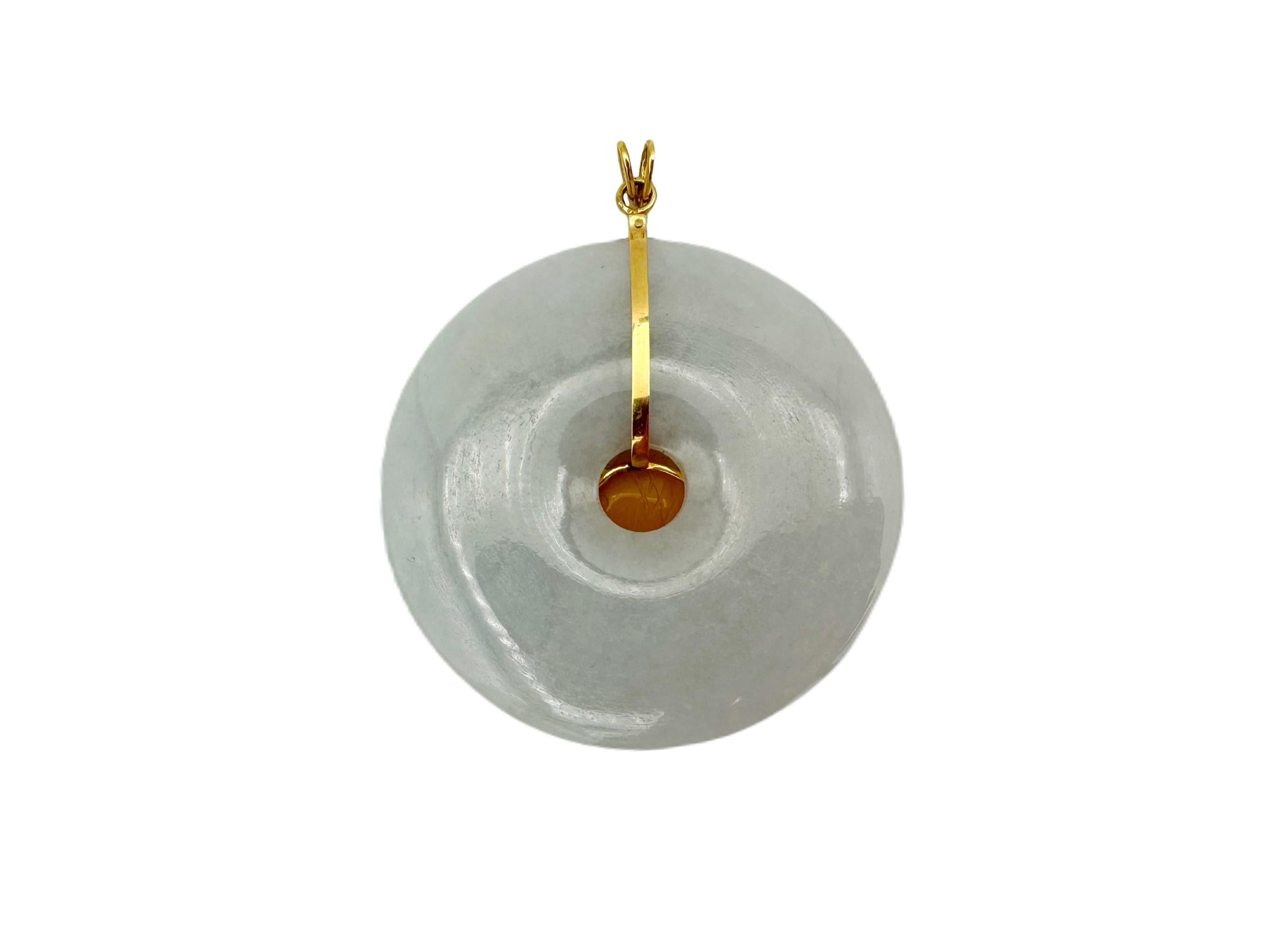 Mixed Cut Jadeite Carved Agate 14K Yellow Gold Swimming Angel Fish with Bubbles Pendant For Sale