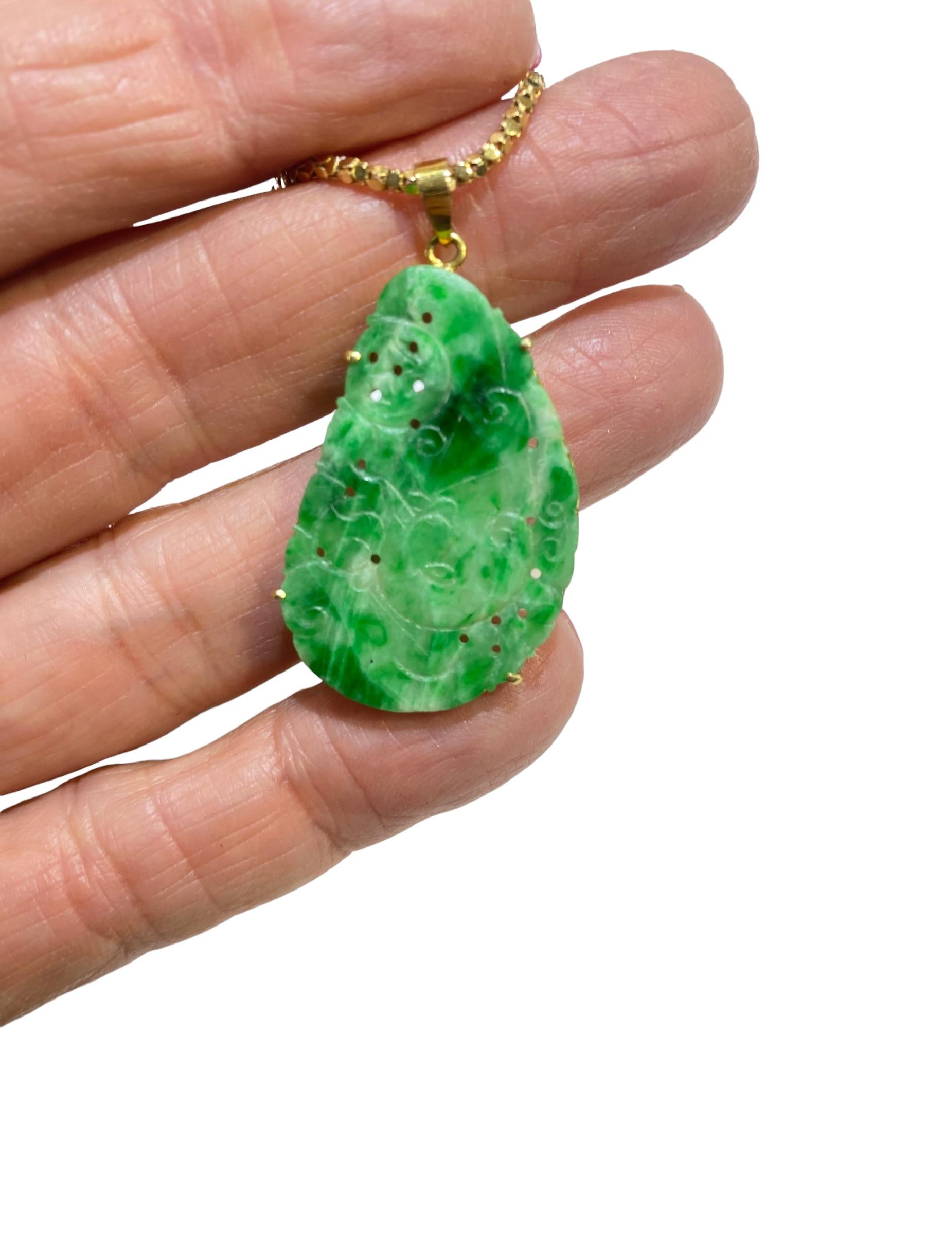 Jadeite Carved Pendant 14K Yellow Gold For Sale 1