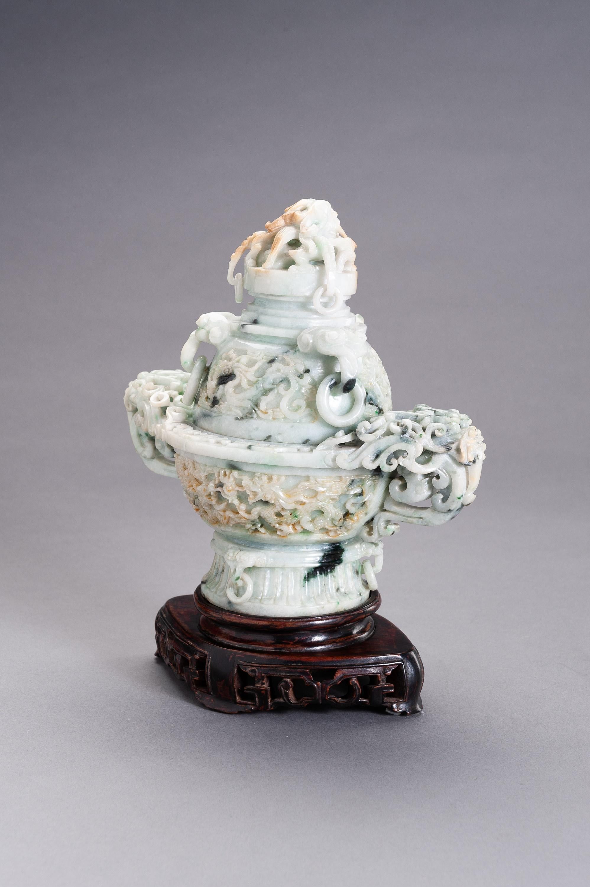 Jadeite Censer and Cover with Dragons, China, 20th Century In Good Condition For Sale In Vienna, AT